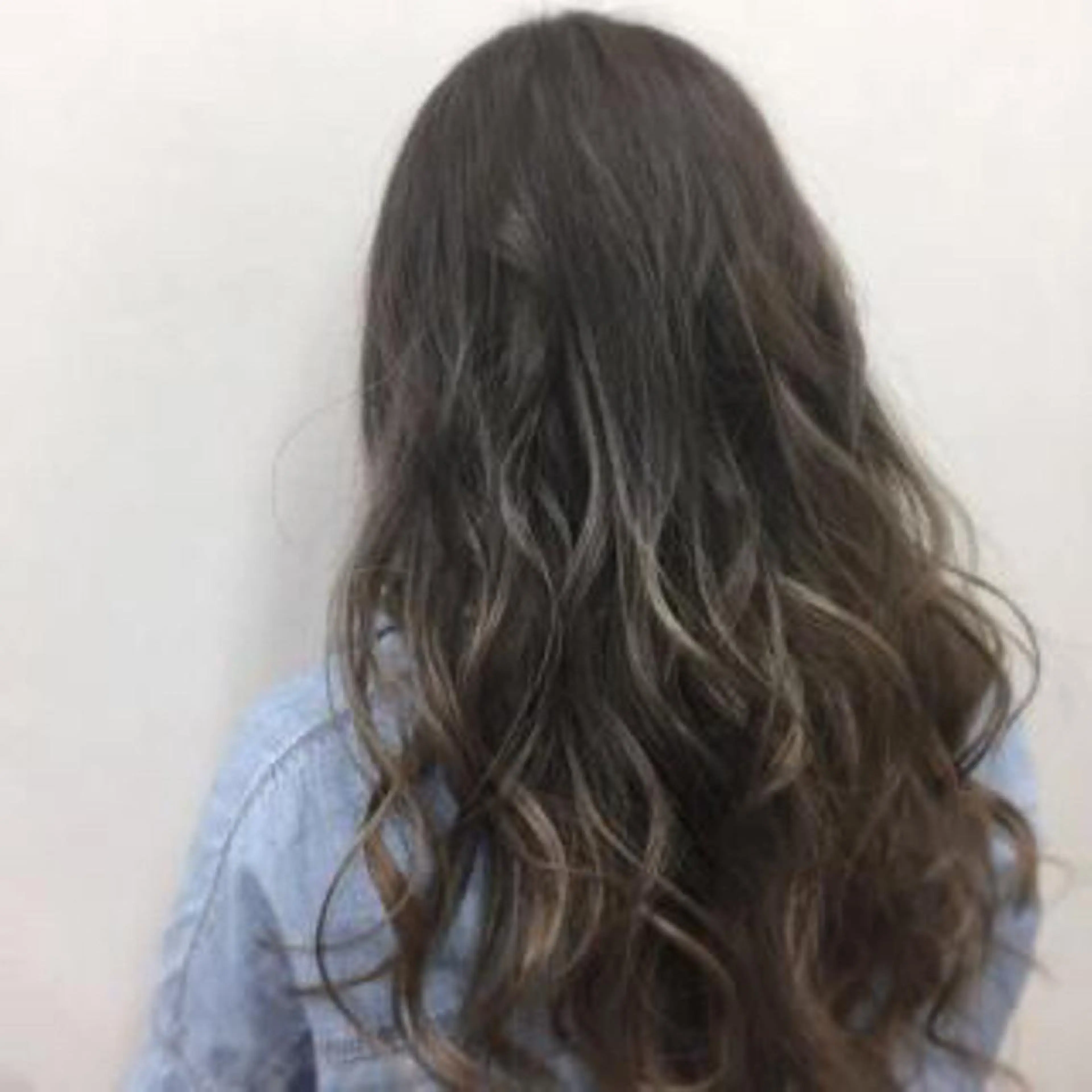 セミロング カラー 松戸　レイヤーカット 野口　康太郎のヘアスタイル