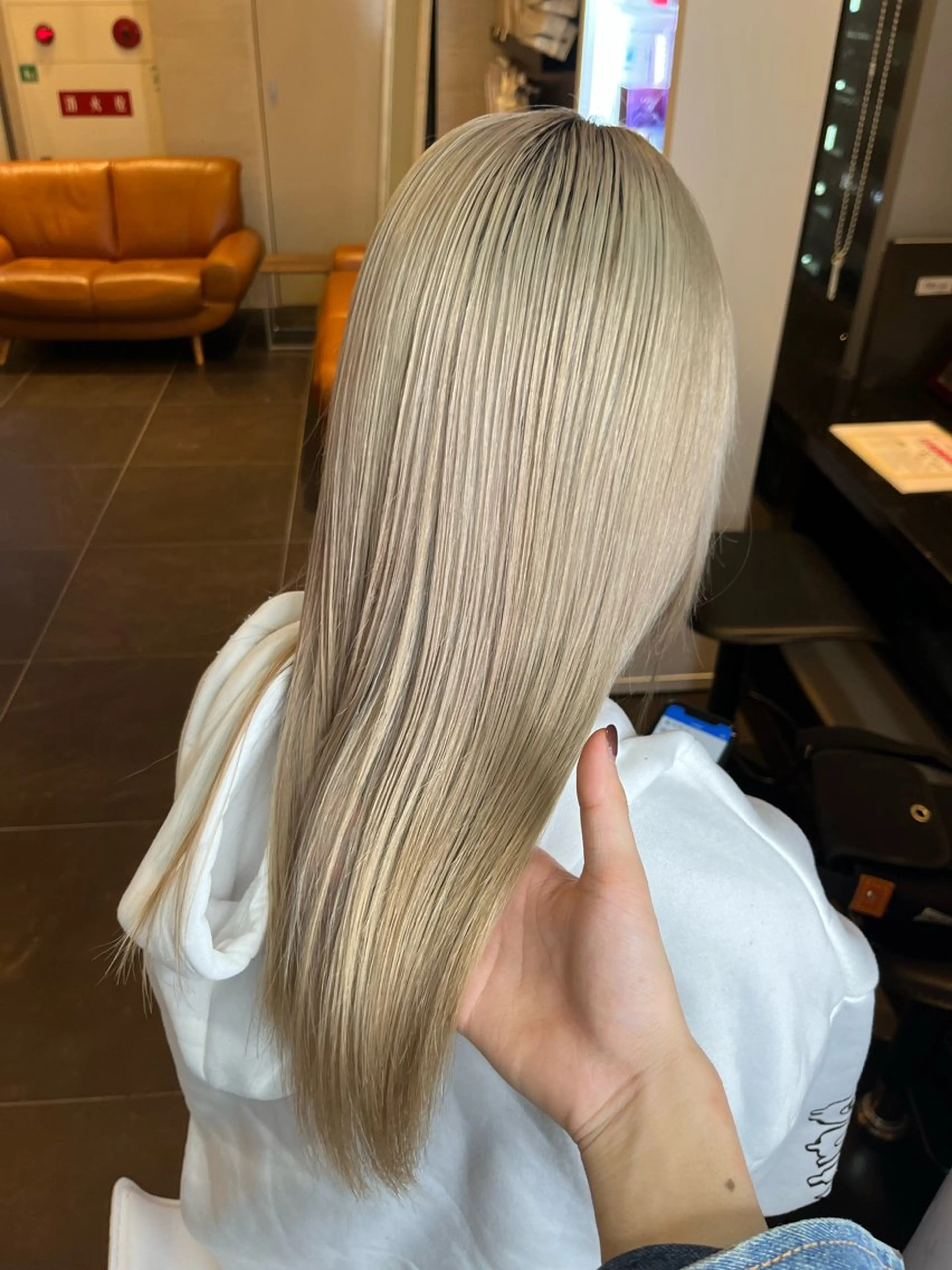 カラー ブリーチ 透明感カラー✨🩵 韓国ヘアkanatoのヘアスタイル