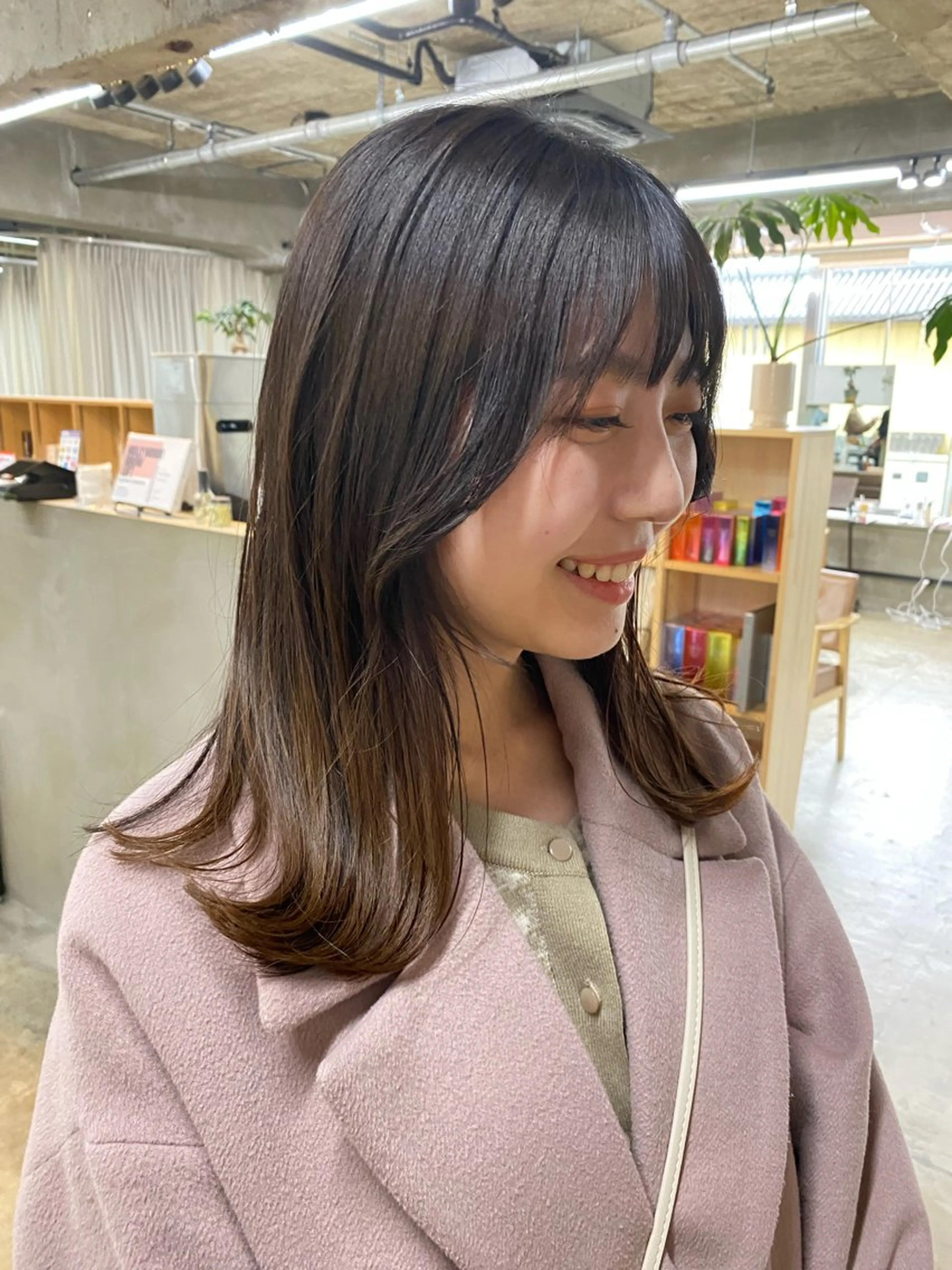 ミディアム シミズ アスカのヘアスタイル