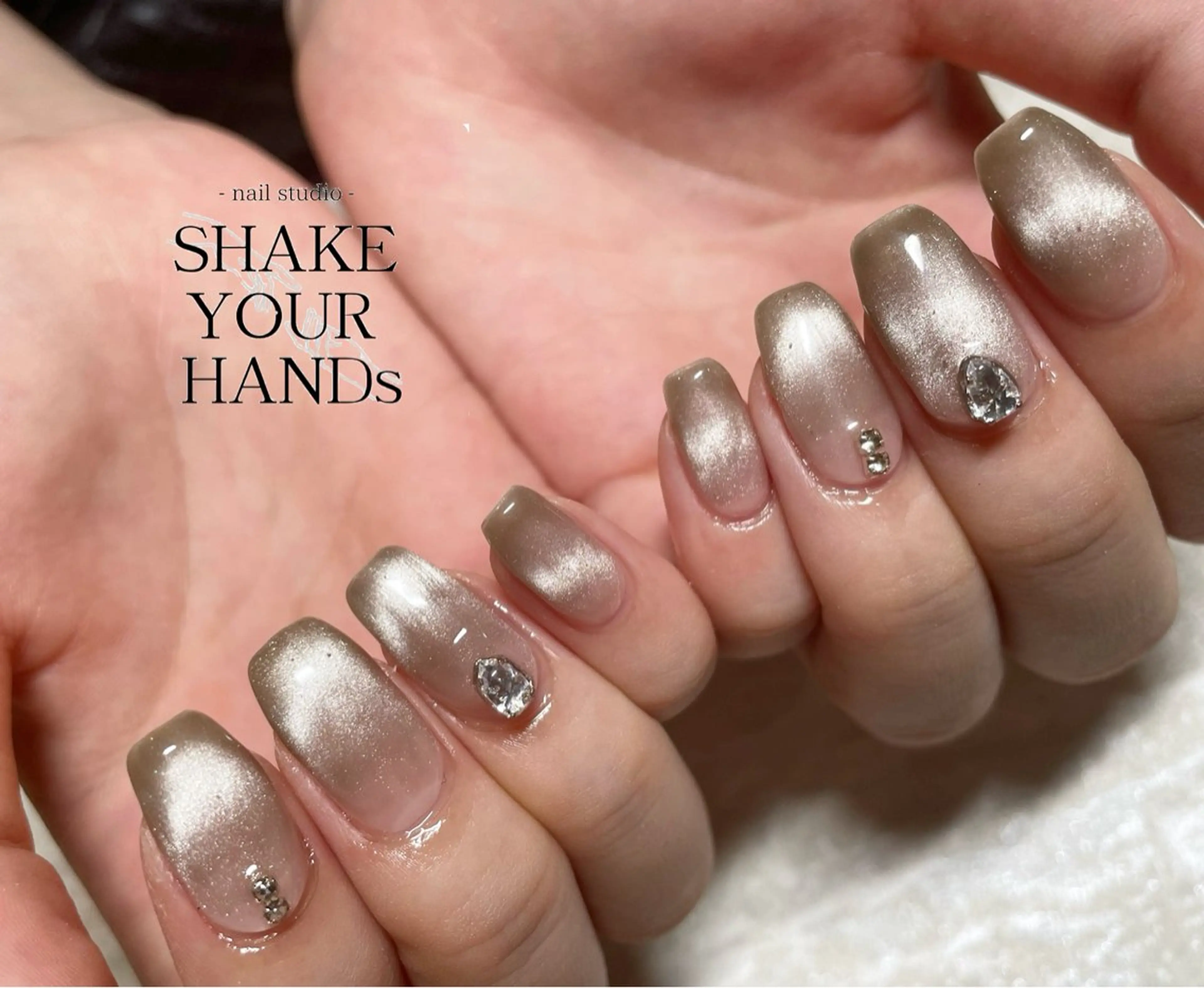 ネイル マグネットネイル ネイルスタジオ シェイクユアハンズのネイルデザイン