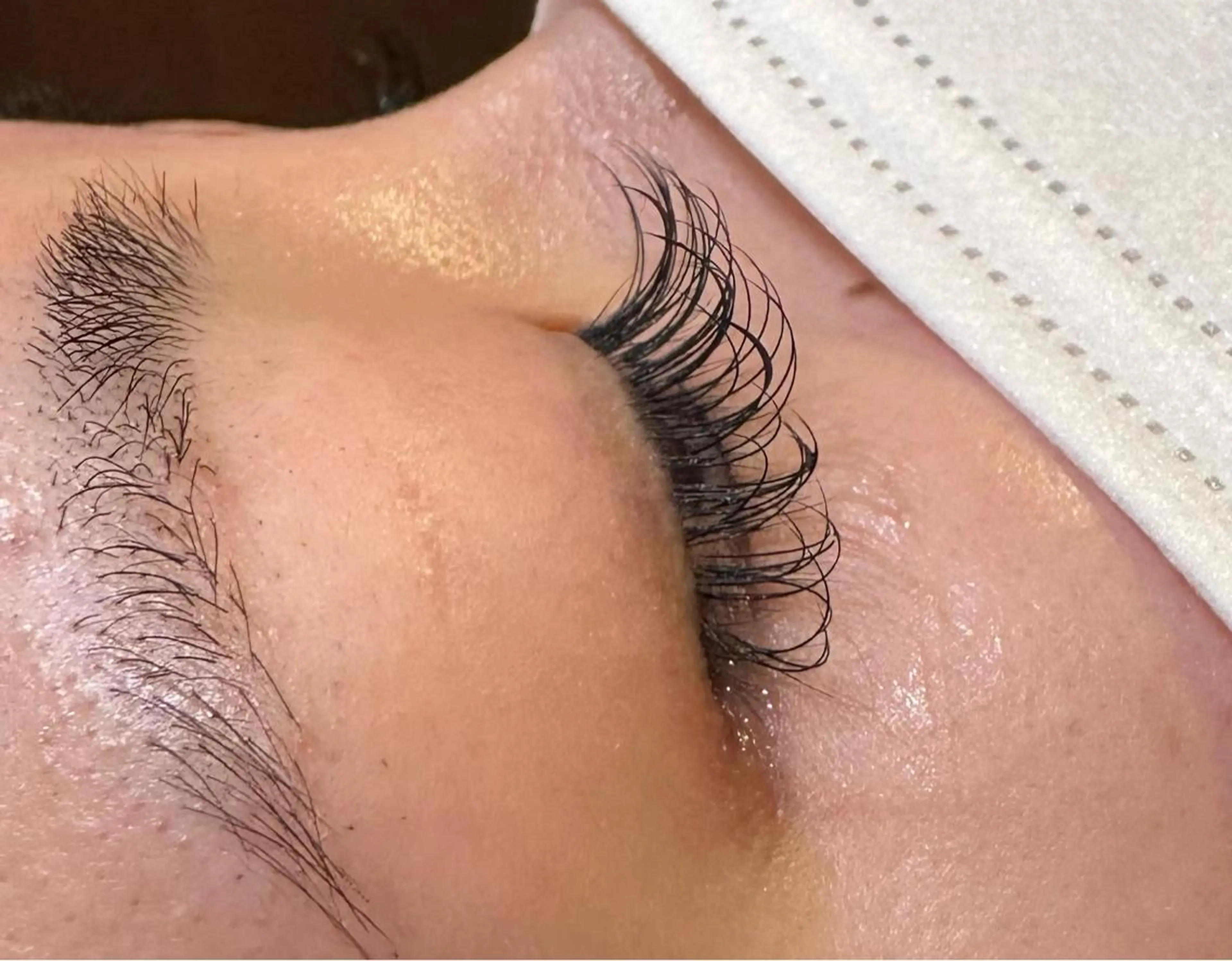 マツエク・マツパ Modek's 西宮 akariのヘアスタイル