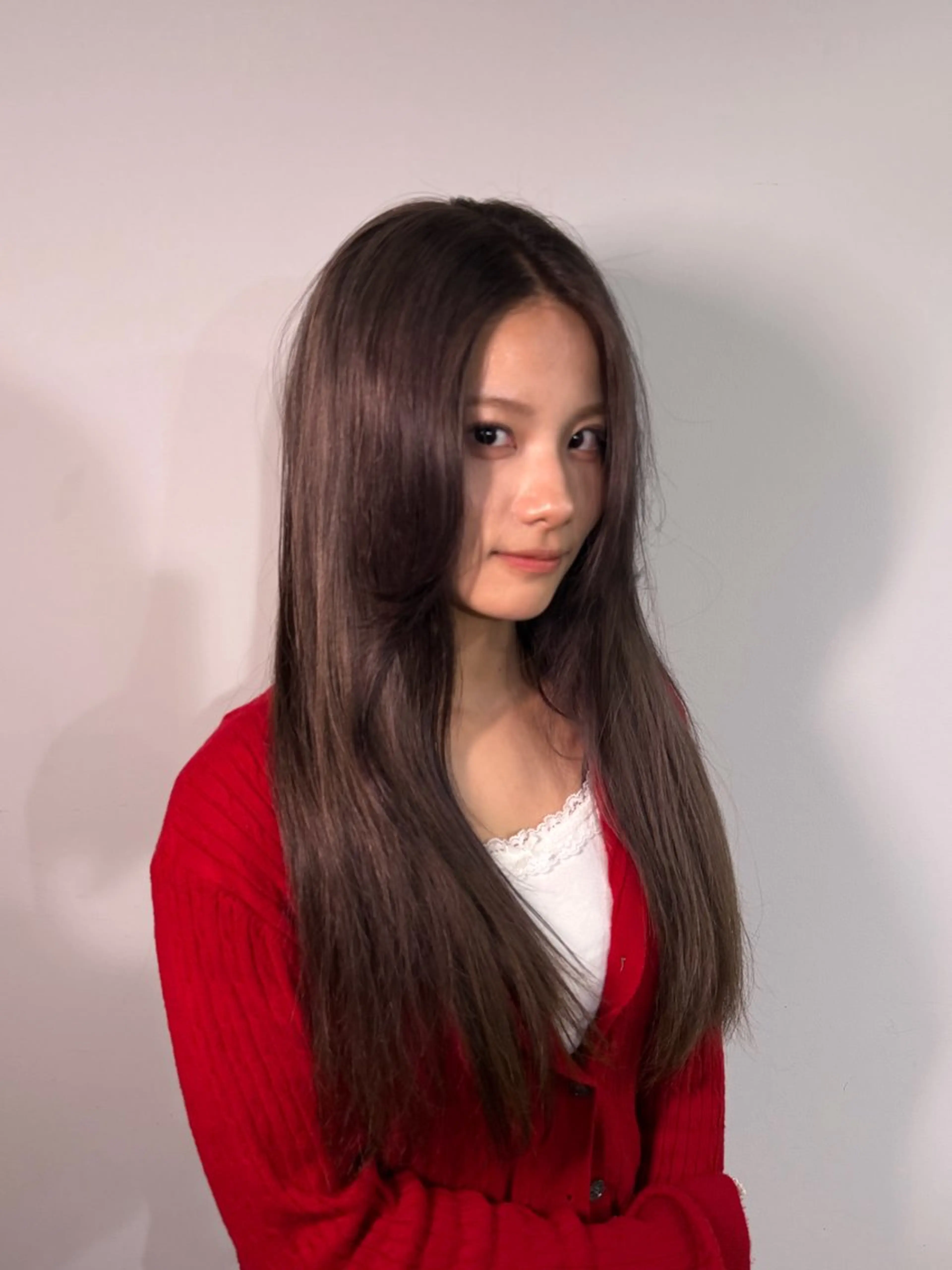ロング カラー グレージュ ヘアカラー ゆうと/ブリーチモデ ル/ストレートモデルのヘアスタイル