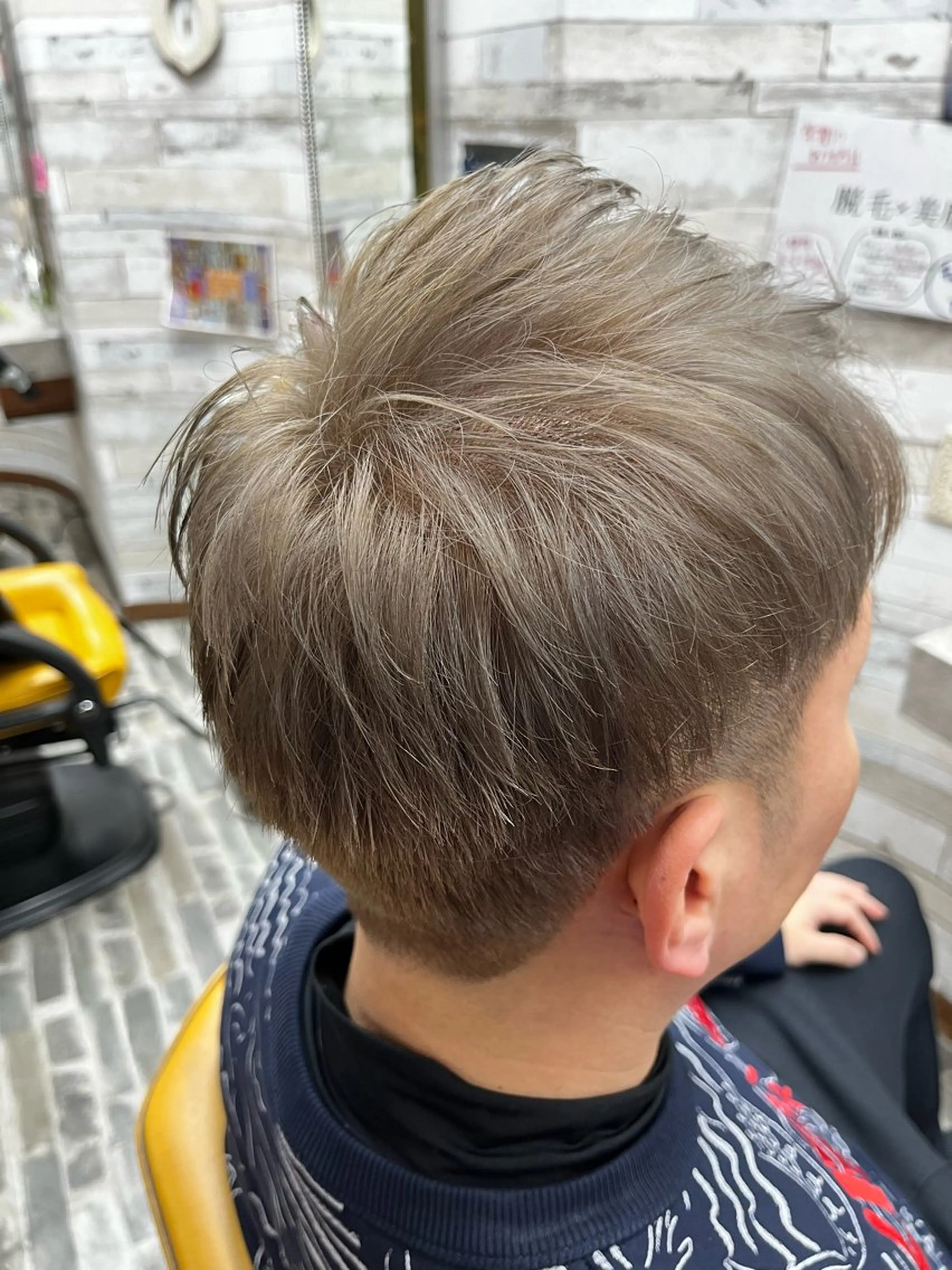 カラー メンズ メンズブリーチ ブリーチ グレージュ カット ヘアカラー トリートメント 大坪 拓斗のヘアスタイル