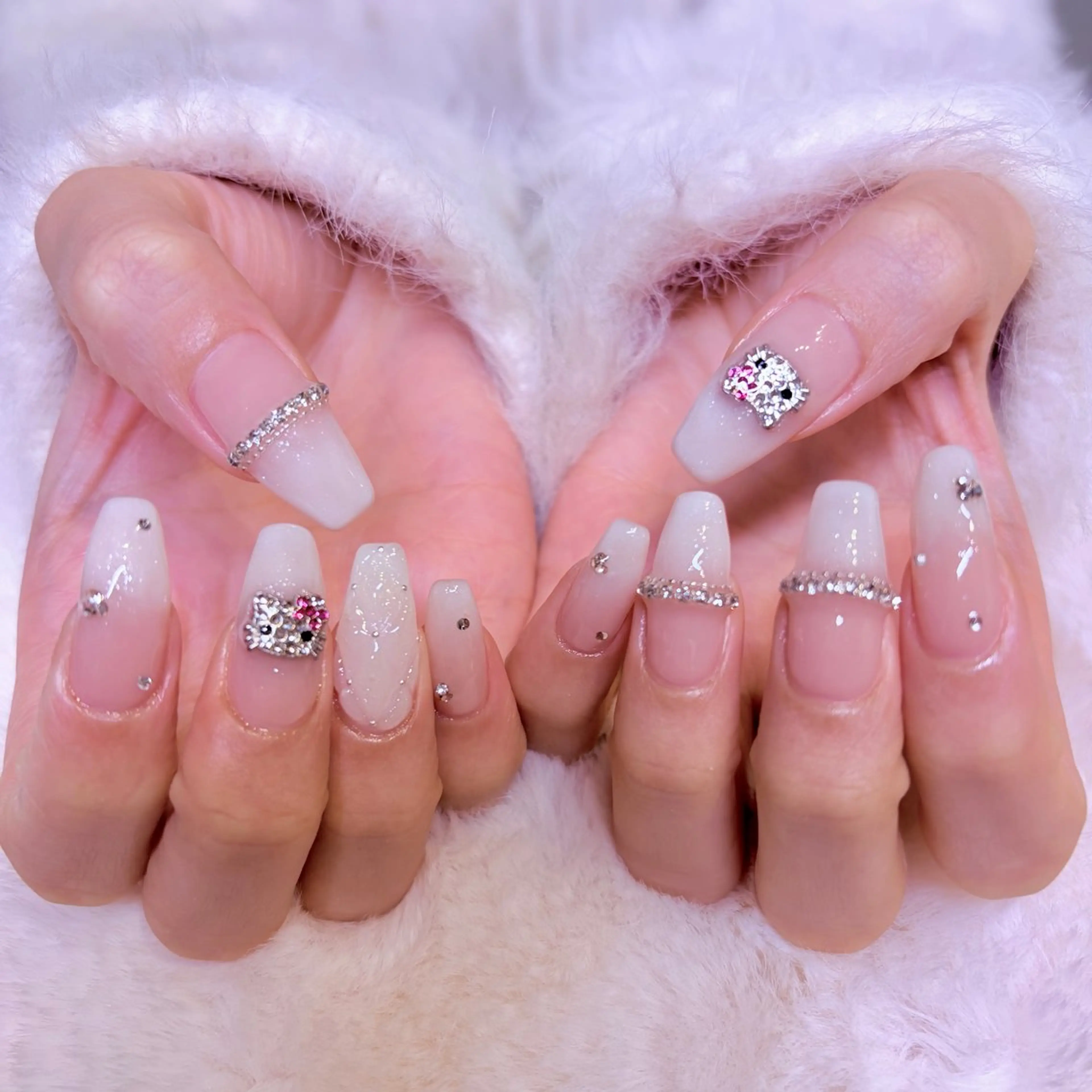 ネイル ホワイト ハンドネイル nail salon e'mu💐のネイルデザイン