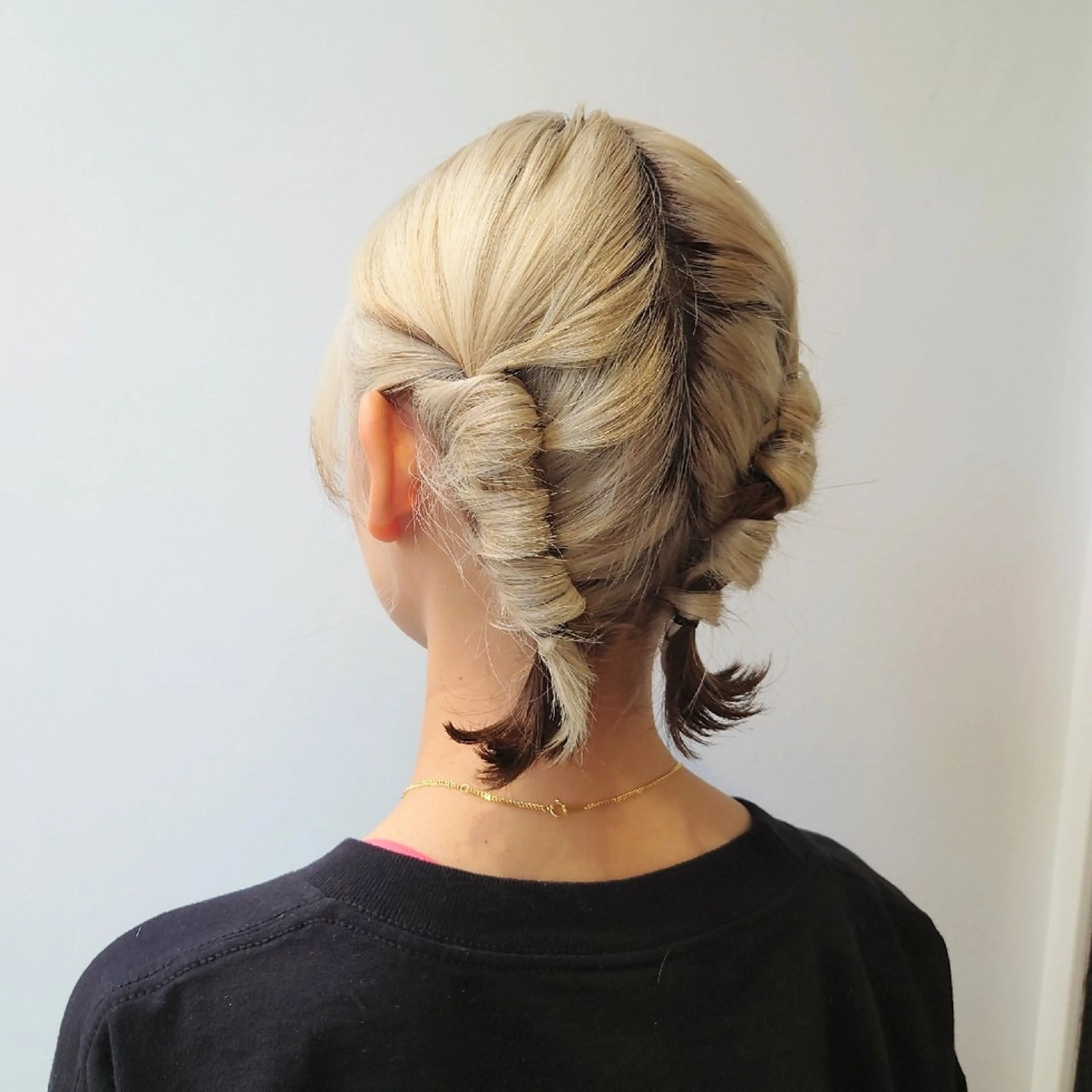 ショート カラー ヘアアレンジ ツインテール ショートボブ デザインカラー ハイトーンカラー ボブ ヘアセット かわい ゆうな 髪質改善/縮毛矯正のヘアスタイル