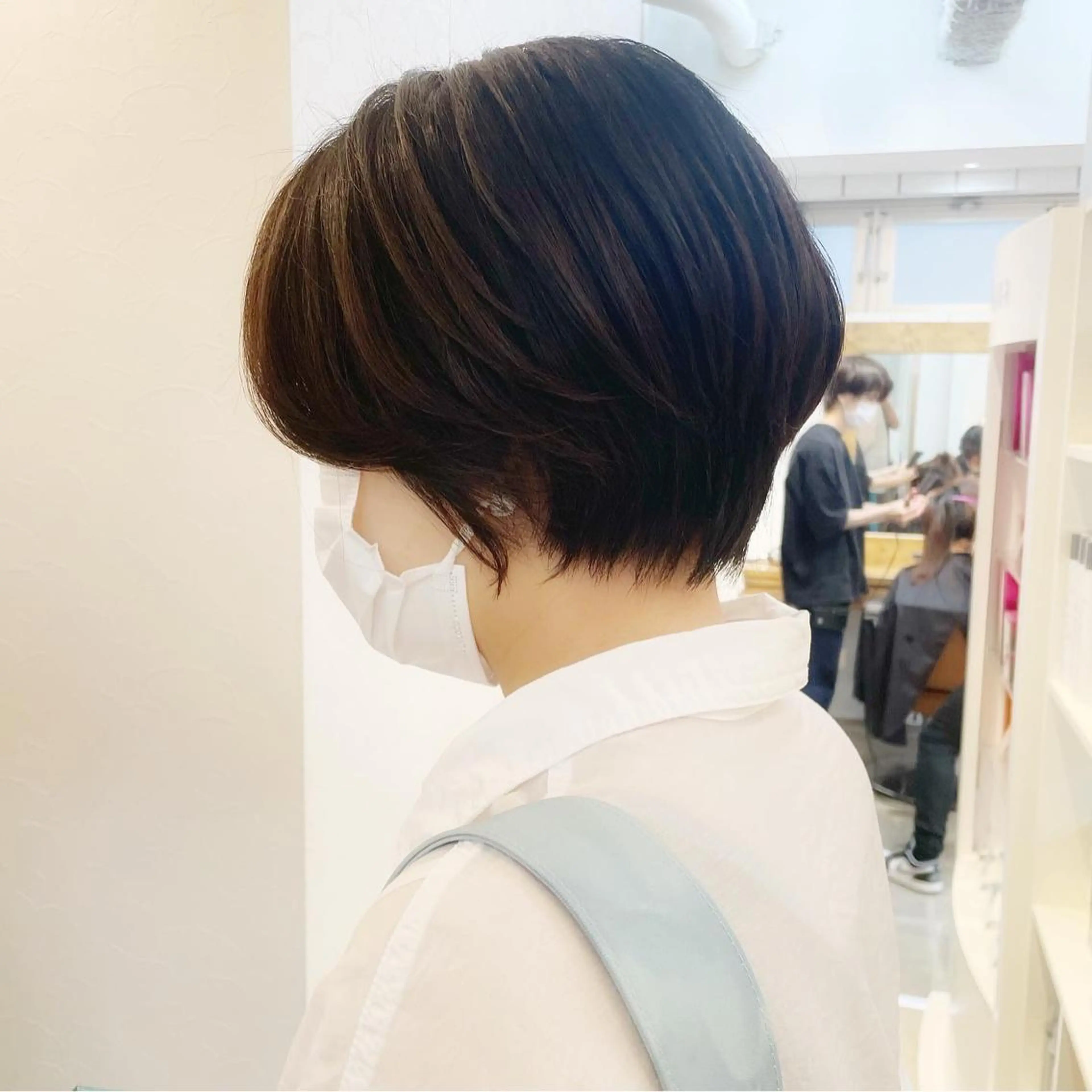 ショート カラー ショートレイヤー 丸みショート グラデーションカラー くびれヘア くせ毛 👑銀座ショート/ 絶壁補正/金子涼👑のヘアスタイル