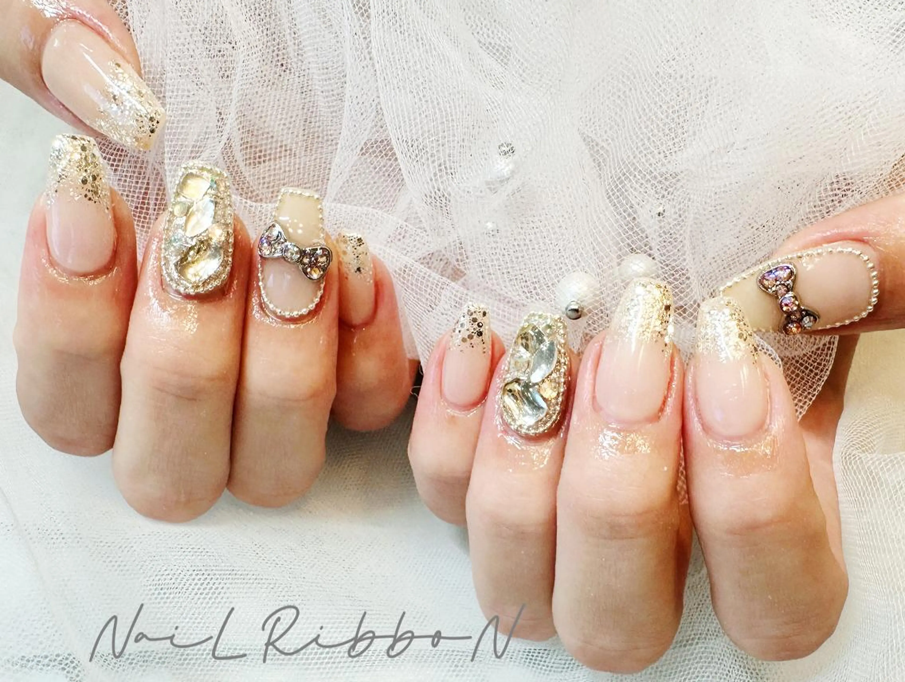 ネイル オーロラネイル 長さ出し フレンチネイル ガーリー キラキラネイル ネイルリボン 本家のネイルデザイン