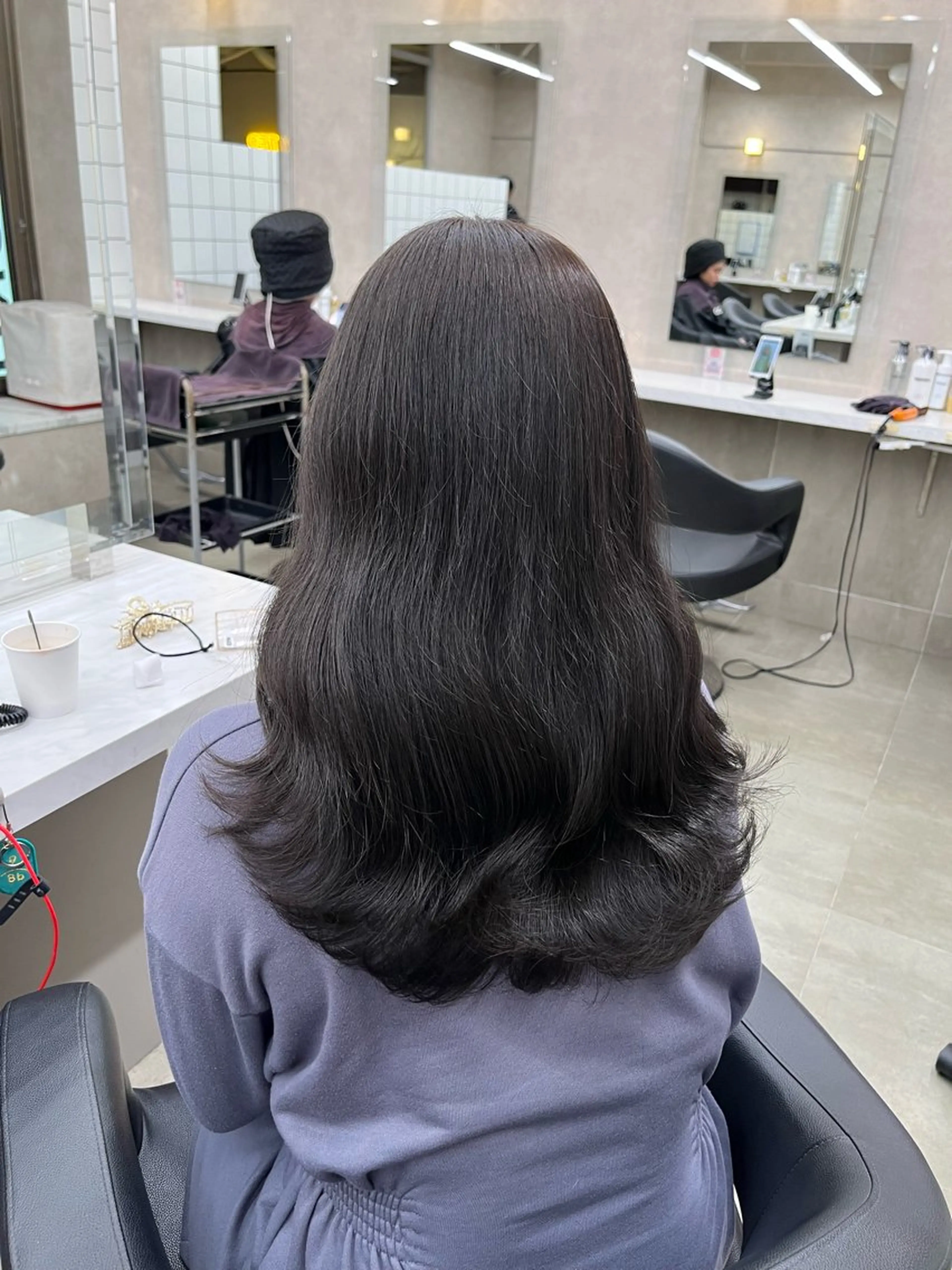 セミロング 寒色＆ブリーチ特化 寒色MiOのヘアスタイル