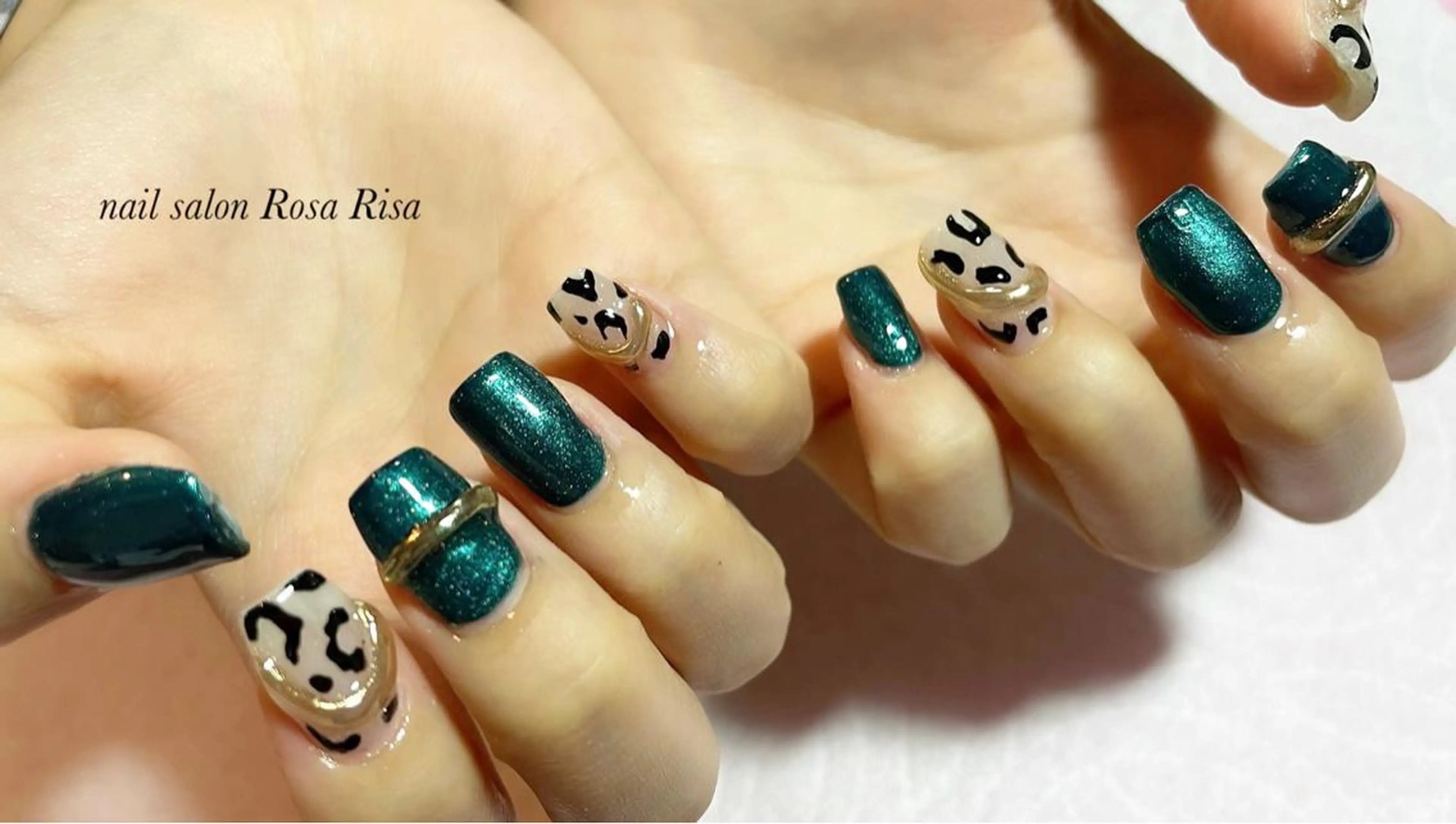ミディアム ネイル アニマル柄 グリーン ネイルスタジオ シェイクユアハンズのネイルデザイン