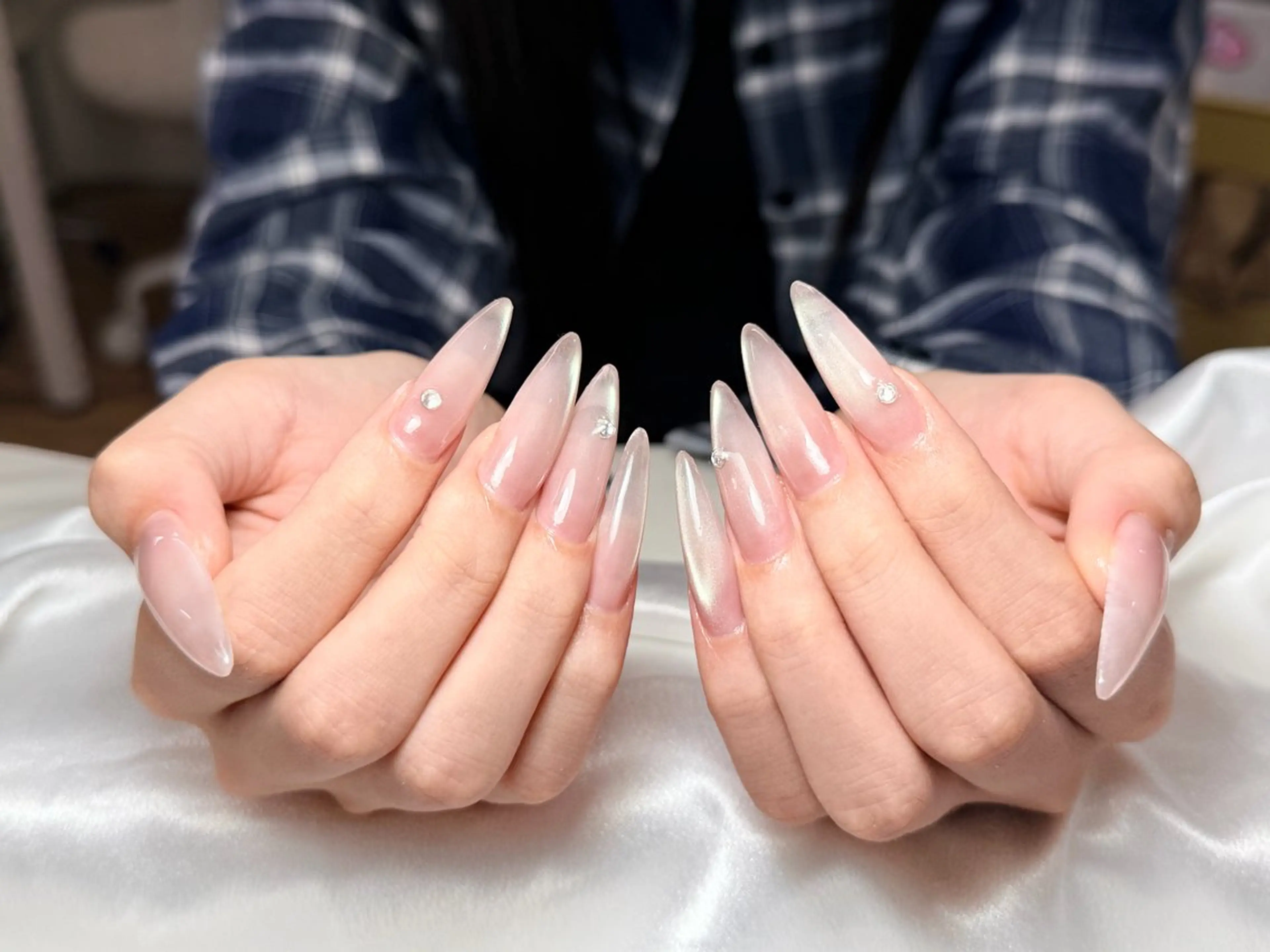 ネイル オーロラネイル ブルー チークネイル フットネイル フレンチネイル ハンドネイル GIN NAILのネイルデザイン