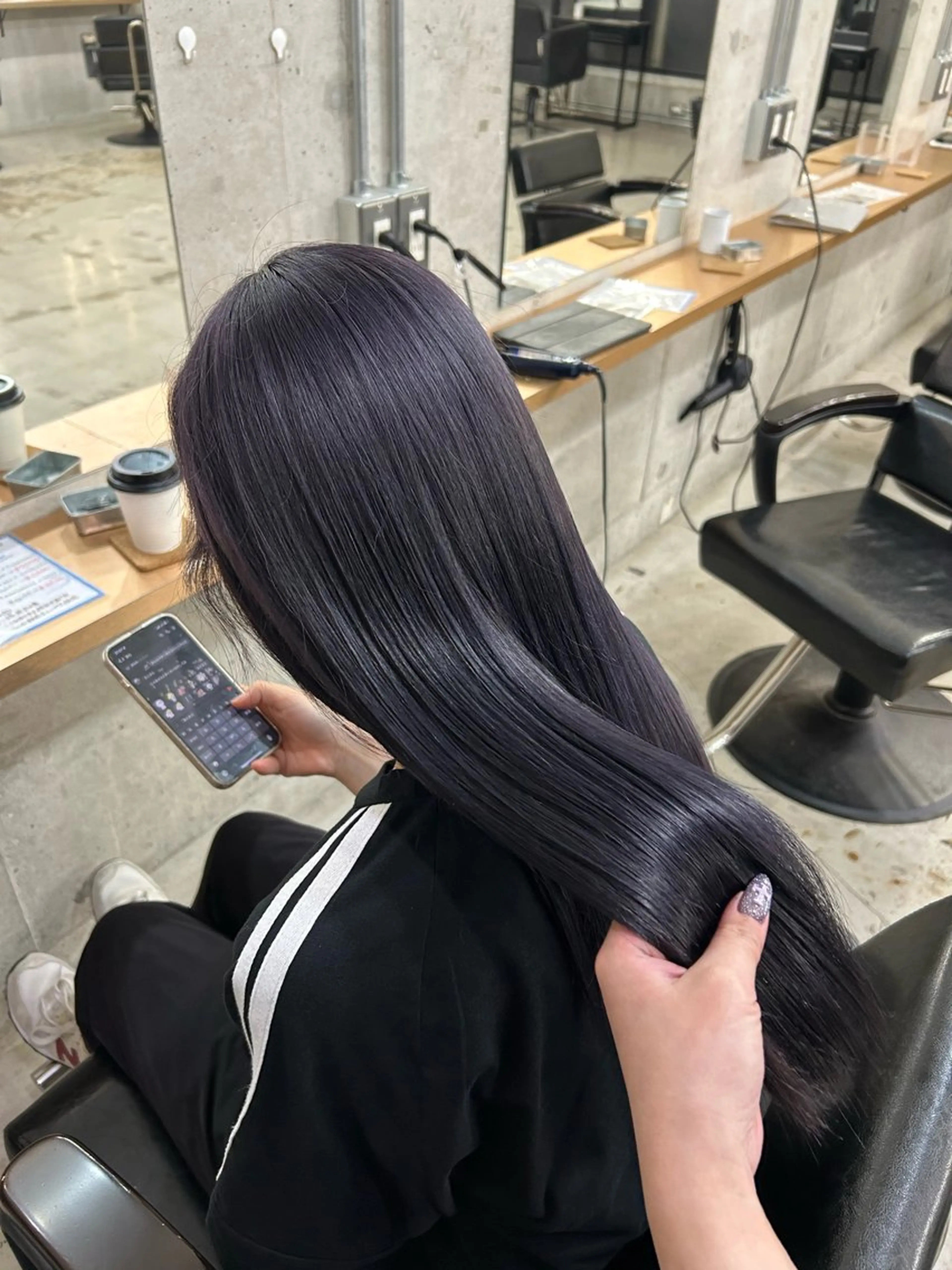 ロング カラー 黒髪 ラベンダーカラー 山中 望緒のヘアスタイル