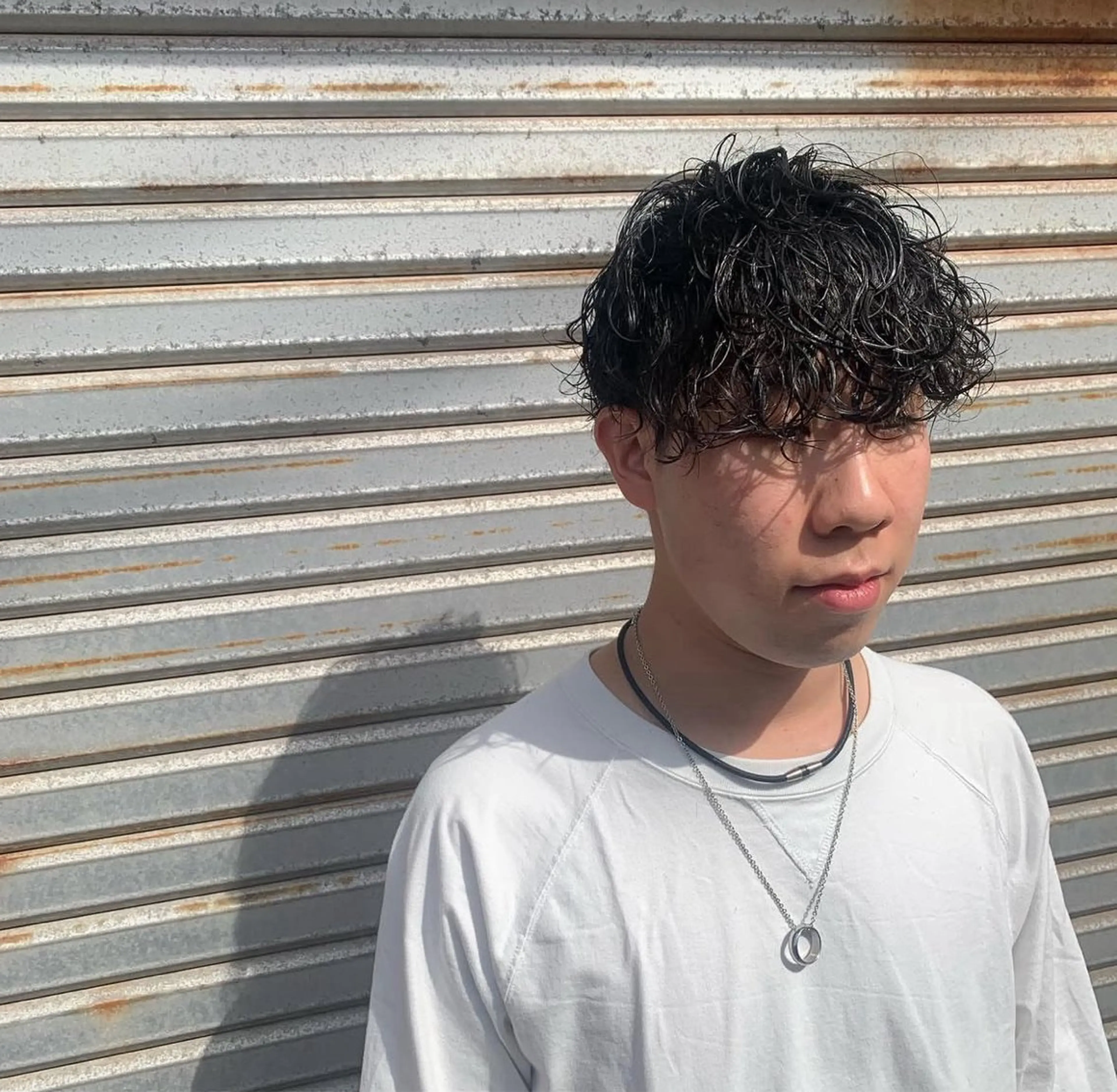 ミディアム パーマ メンズ ミディアムパーマ メンズパーマ 波巻きパーマ スパイラルパーマ メンズ特化／韓国風 /江戸谷大晴のヘアスタイル