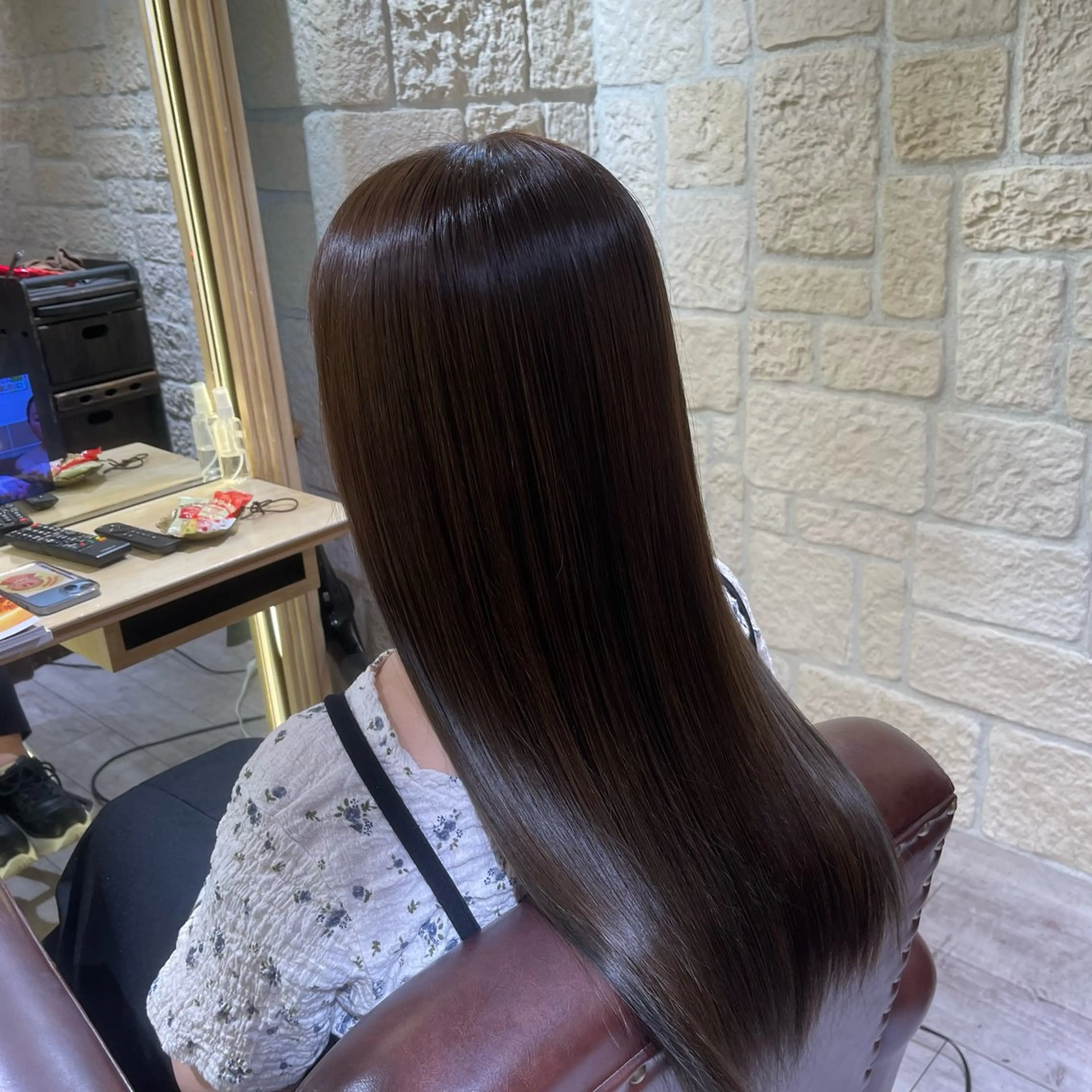 ロング アッシュ 千代 夏輝のヘアスタイル