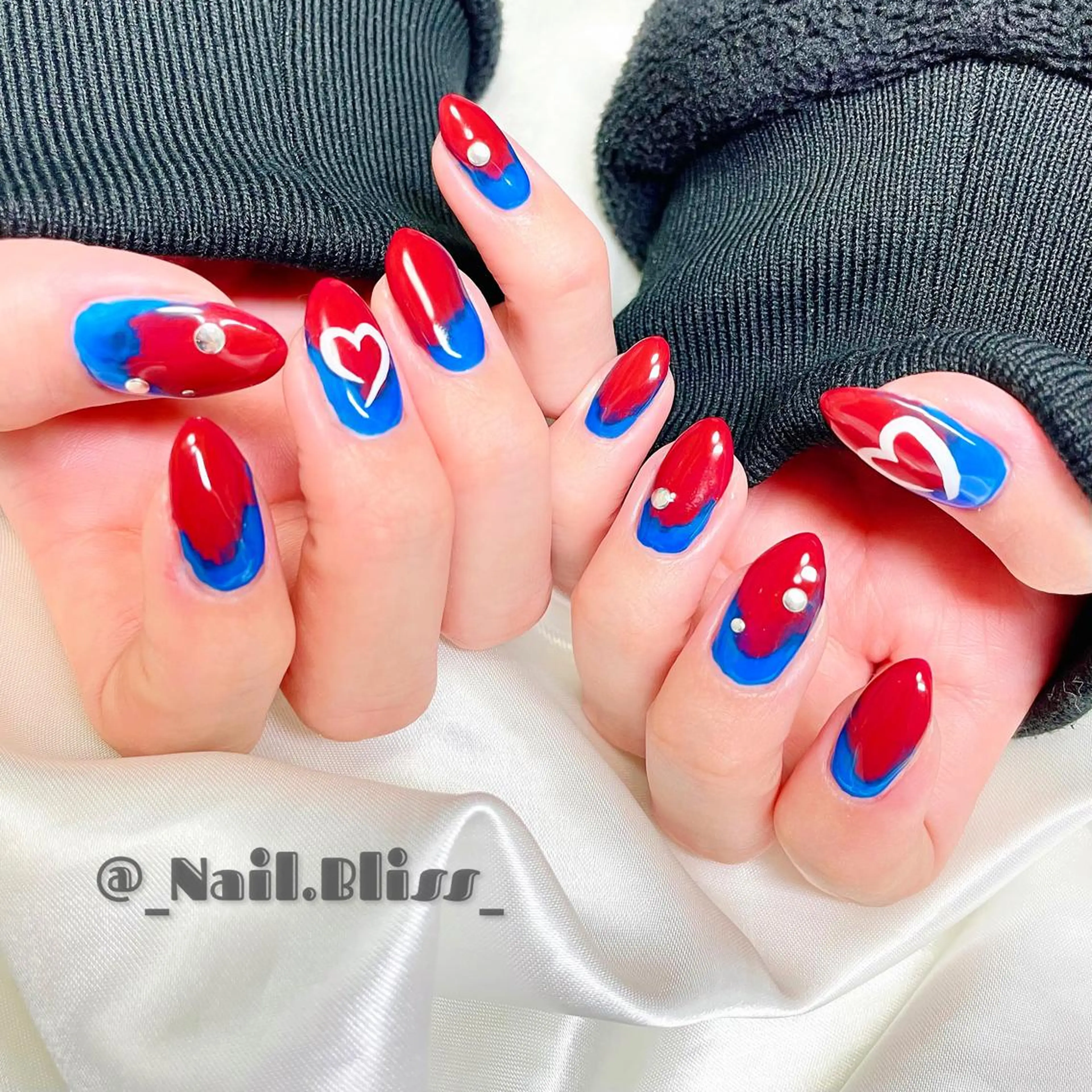 ネイル ブルー 赤色 ハンドネイル NAIL BLISSのネイルデザイン