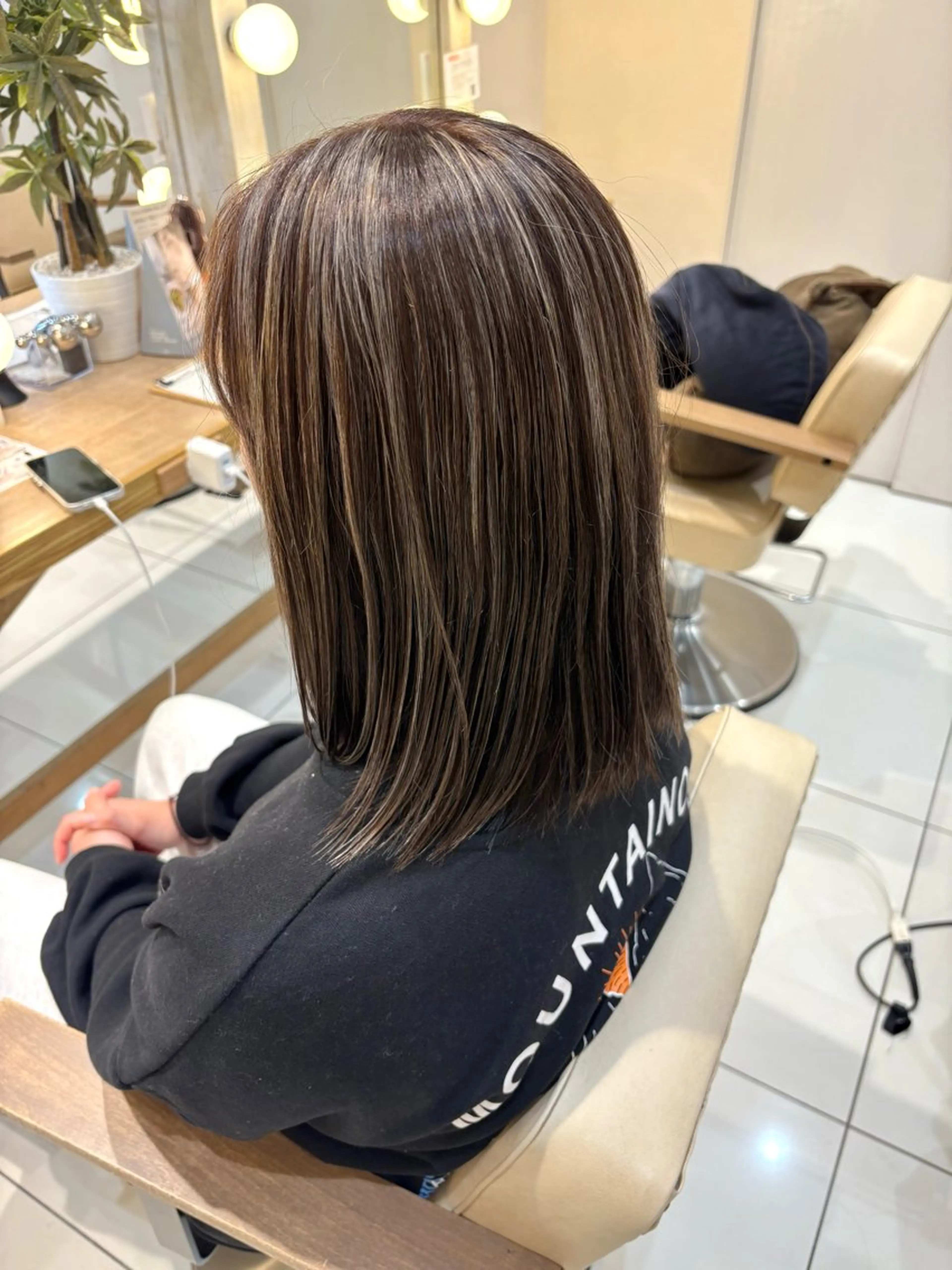 ミディアム カラー 本厚木パーマ＆ブリー チ特化メンズショートのヘアスタイル