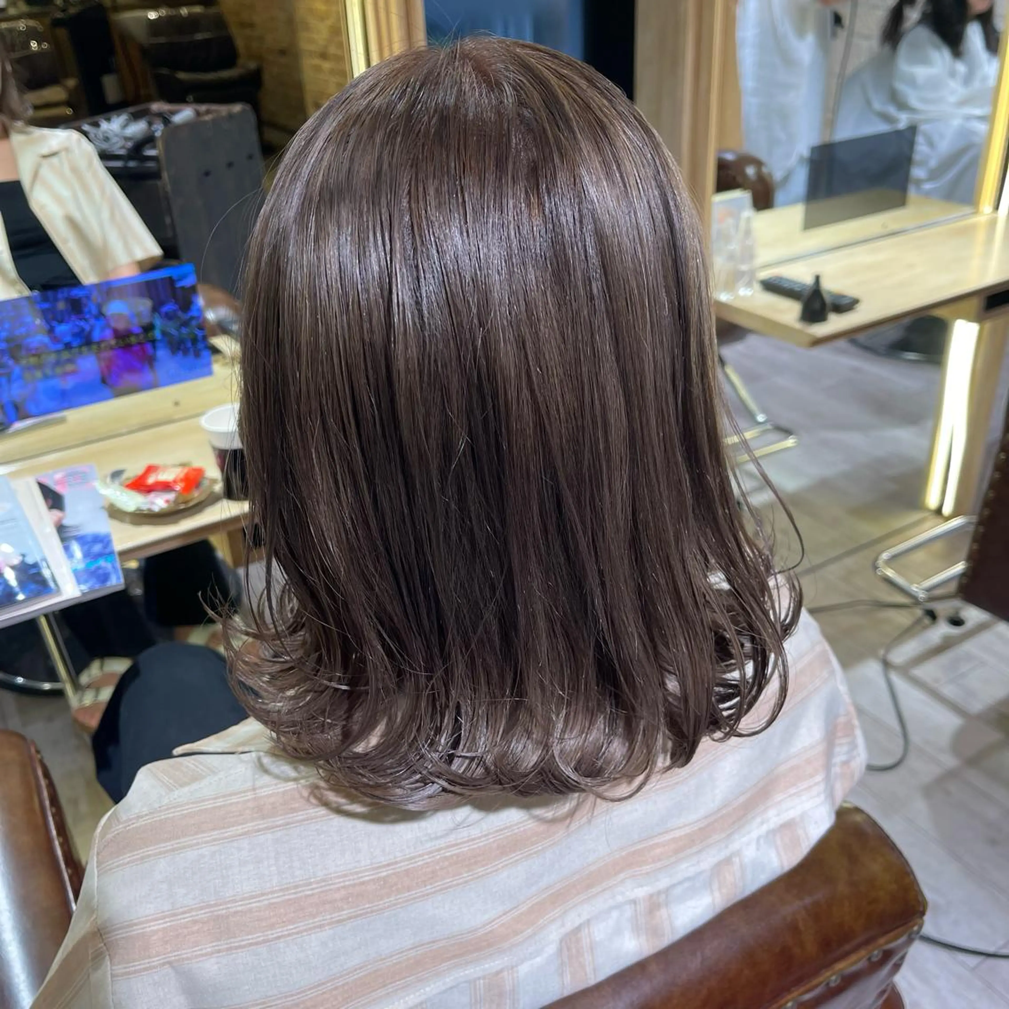 ミディアム 千代 夏輝のヘアスタイル