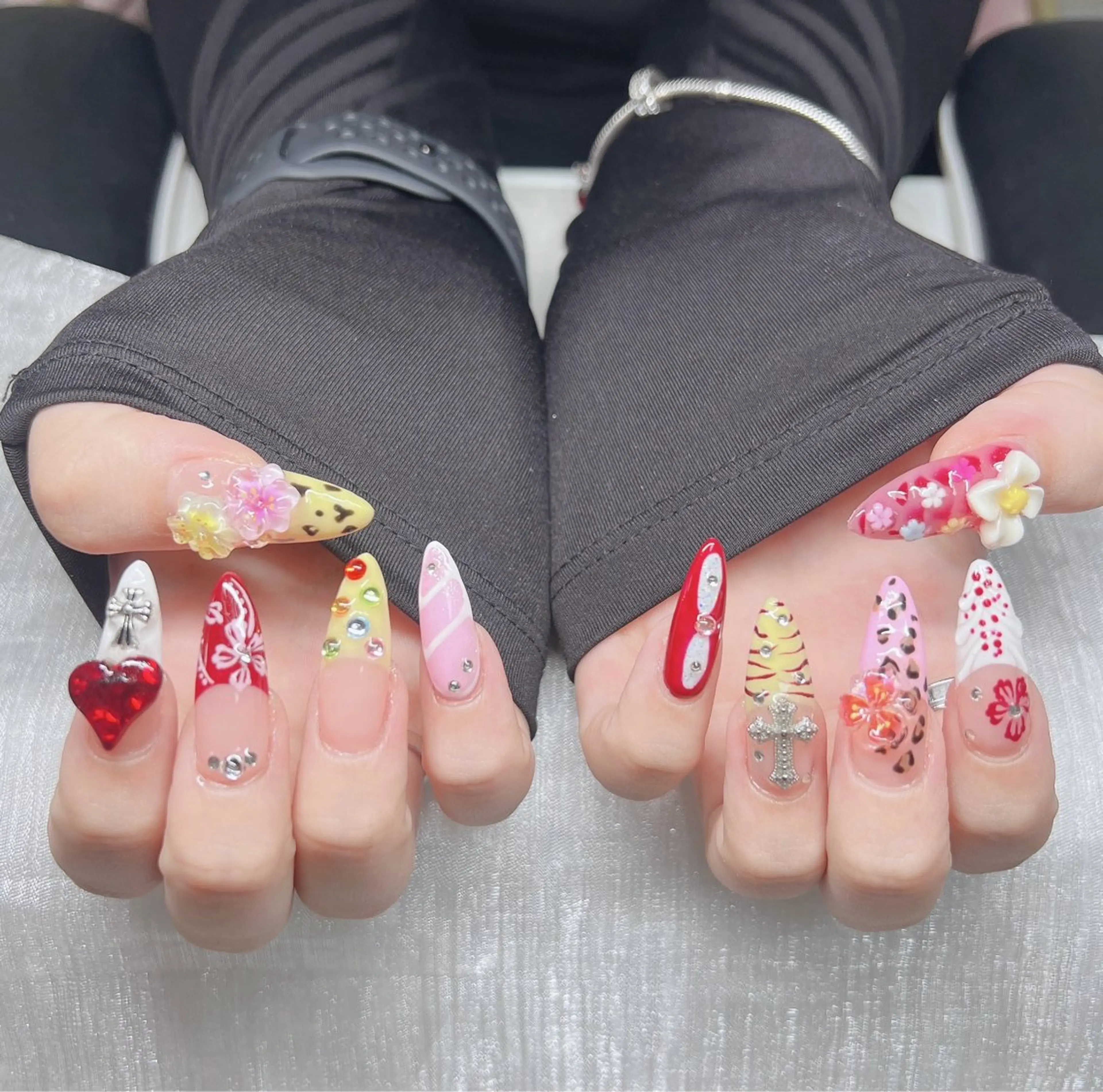 ネイル オーロラネイル チークネイル 長さ出し フットネイル フレンチネイル Lee Nails チップ長さだし専門店のネイルデザイン