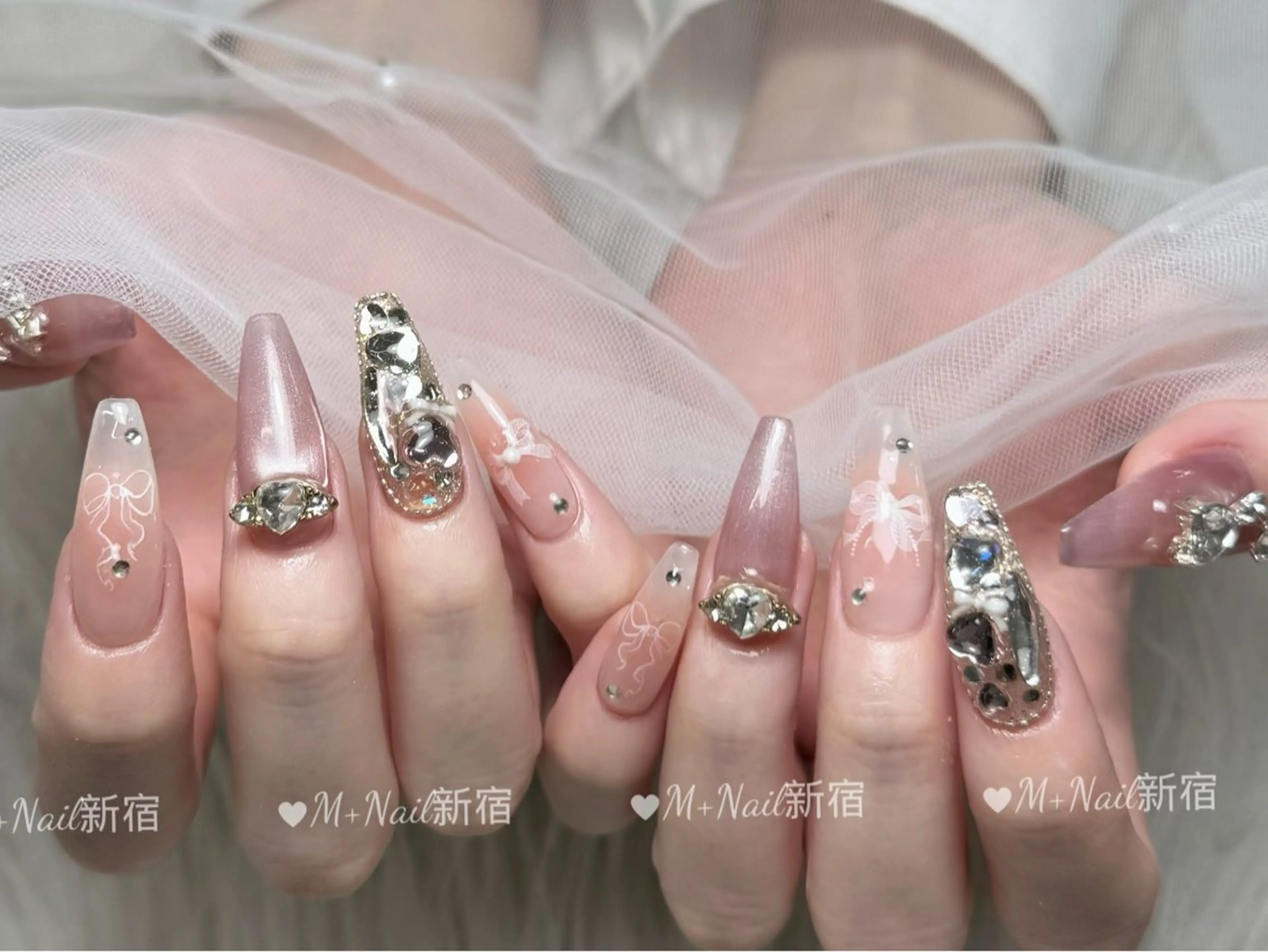 ネイル 長さ出し ゴージャス ハンドネイル M+Nail 新宿のネイルデザイン