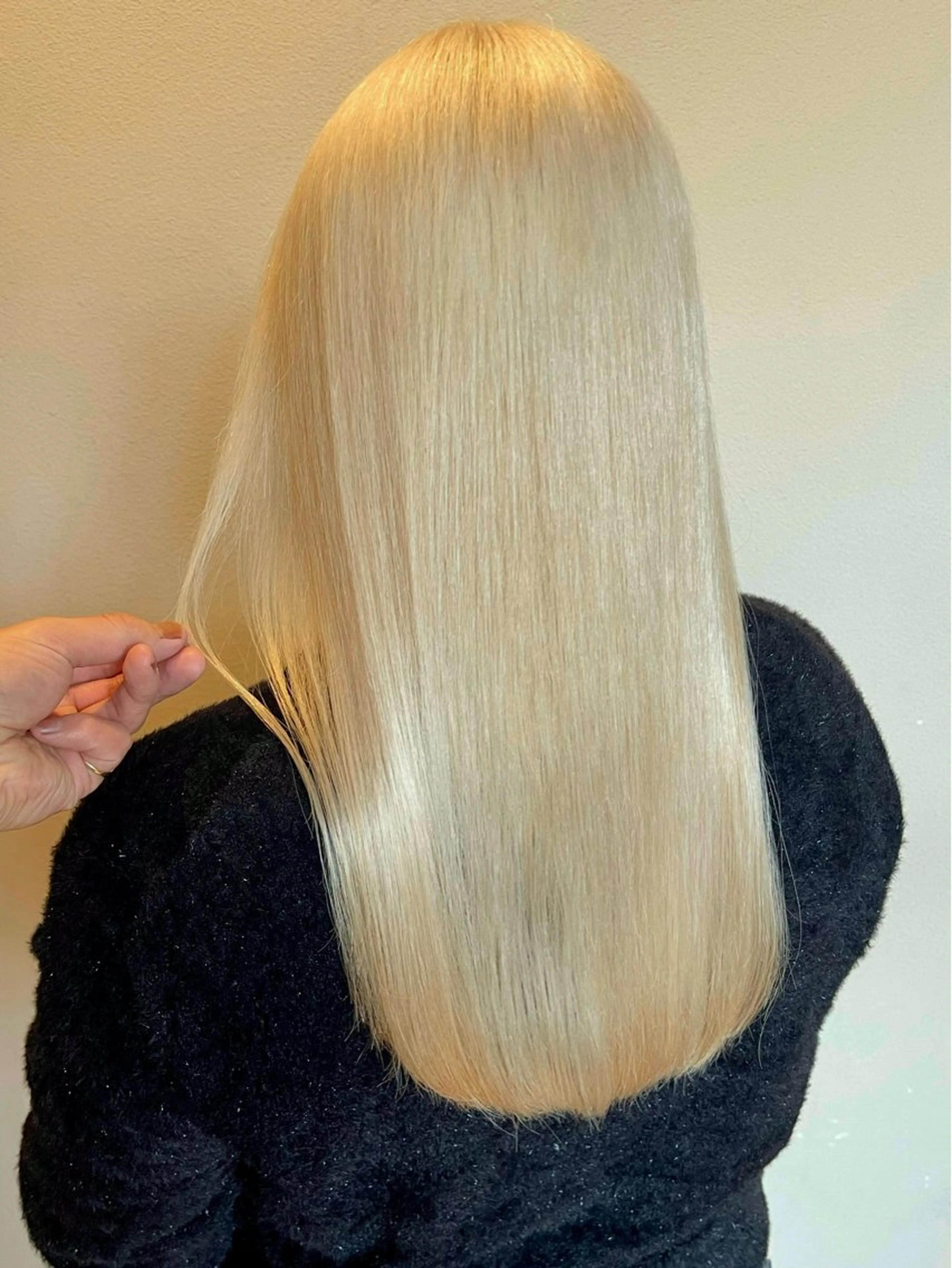 ロング カラー ブロンド ホワイトブロンド カット ヘアカラー トリートメント 田室 和幸のヘアスタイル