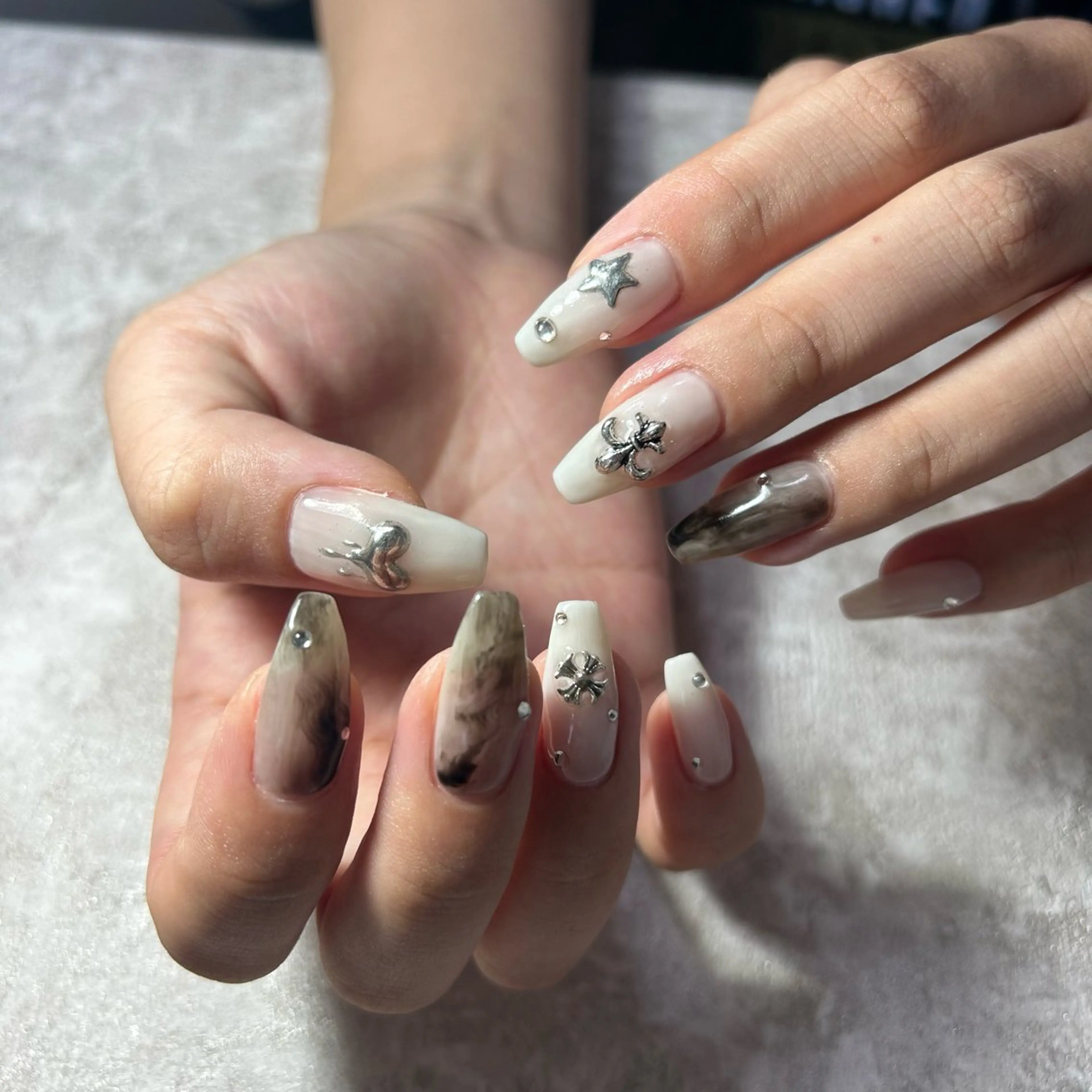 ネイル ハンドネイル nailroom‪ sb‪‪𓈒𓂂𓏸のネイルデザイン