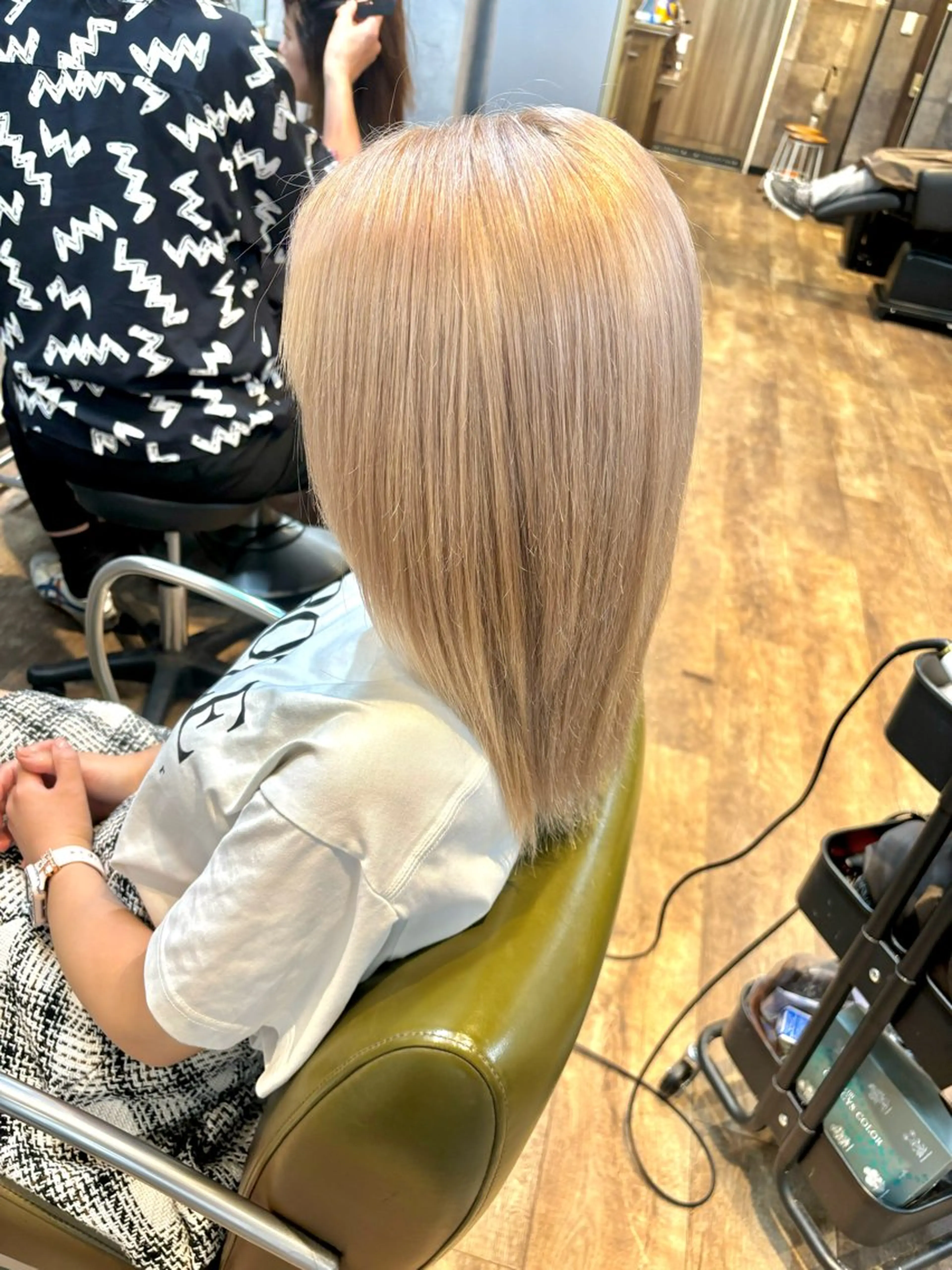 ミディアム カラー ベージュカラー ホワイトベージュ ヘアカラー トリートメント 松井 敬太郎のヘアスタイル