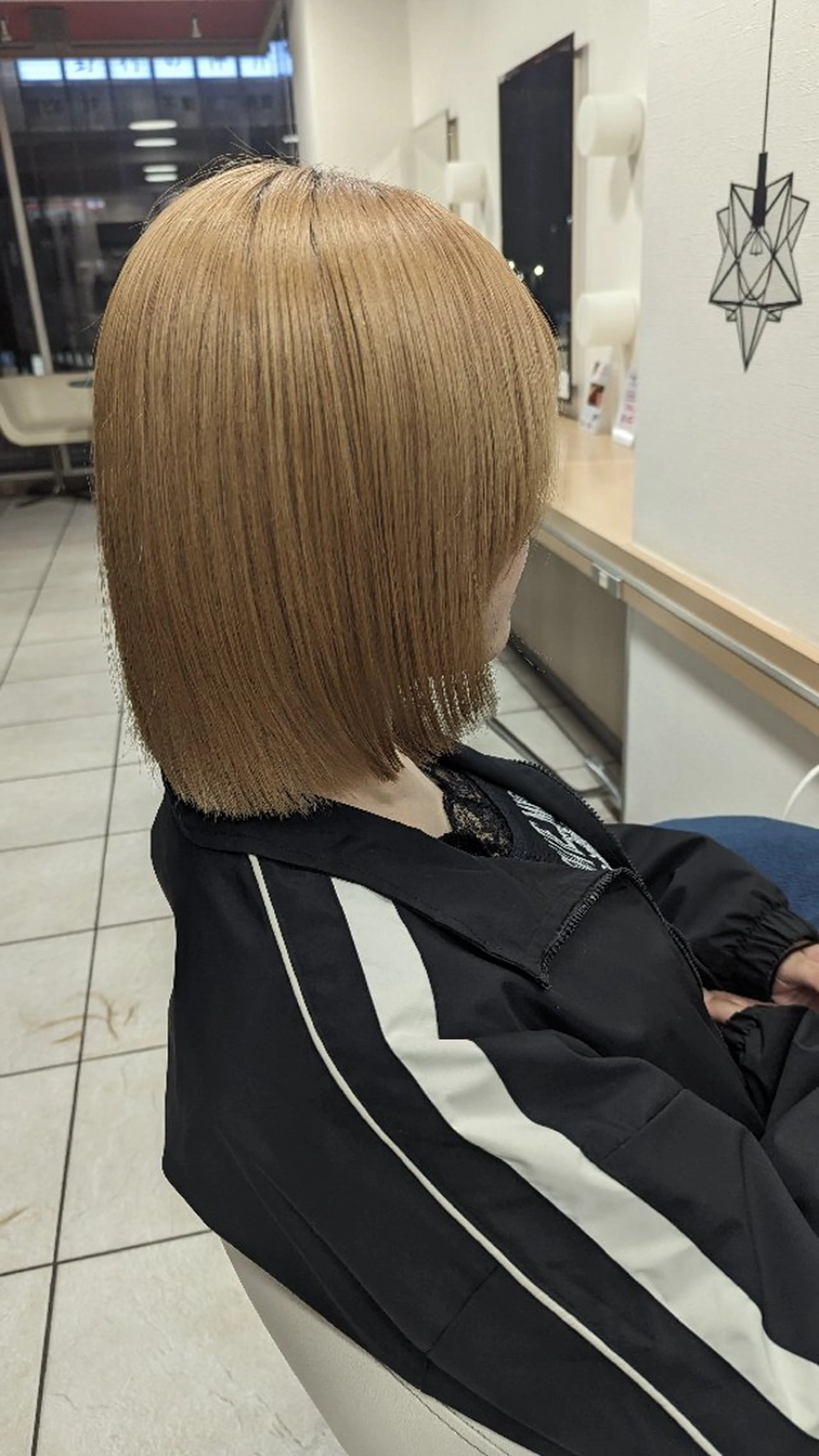 ショート ボブ カット ヘアカラー 斉藤 充哉のヘアスタイル