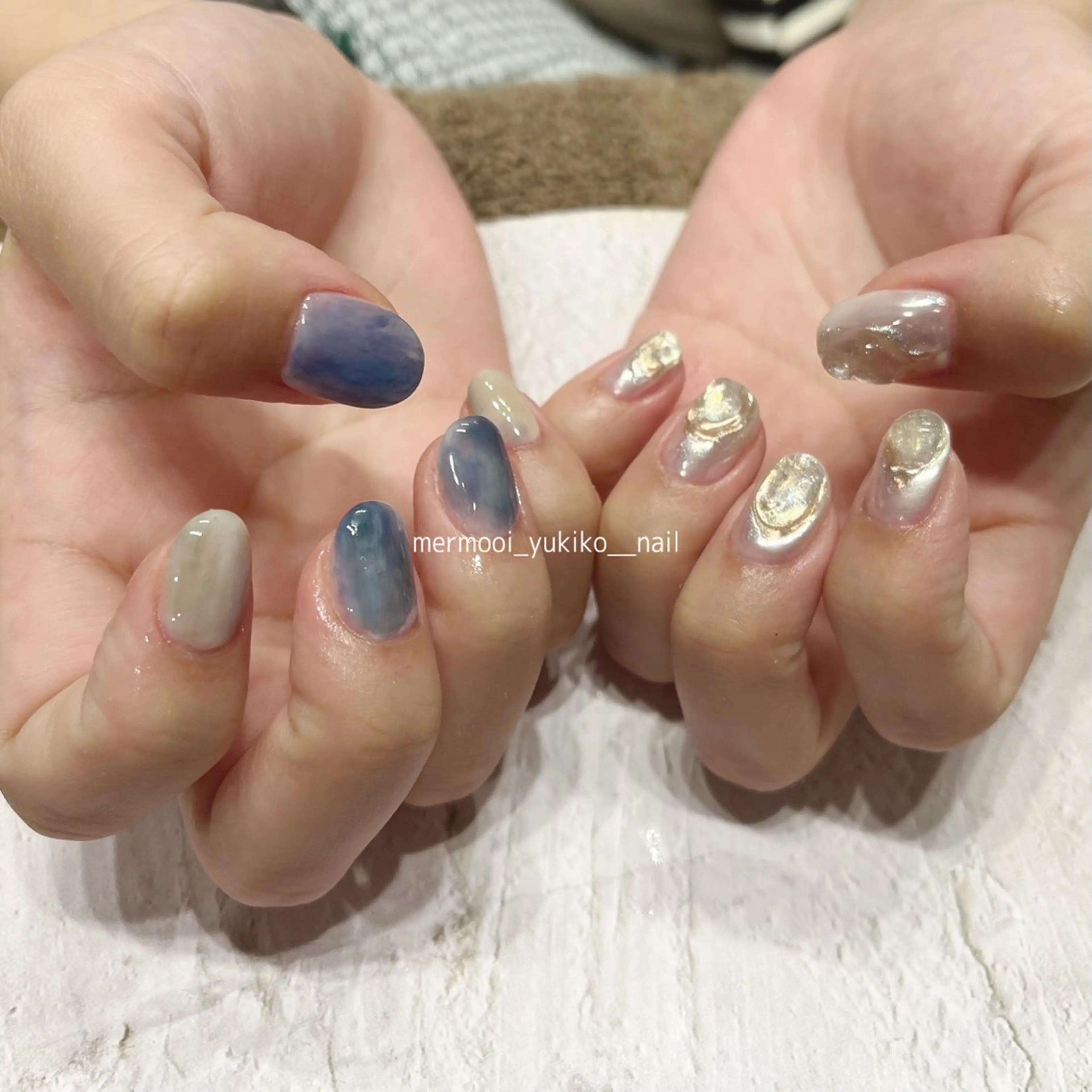 ネイル アートネイル ジェルネイル ゴールド 韓国ネイル 大理石ネイル(マーブル) ハンドネイル melumooi nailのネイルデザイン