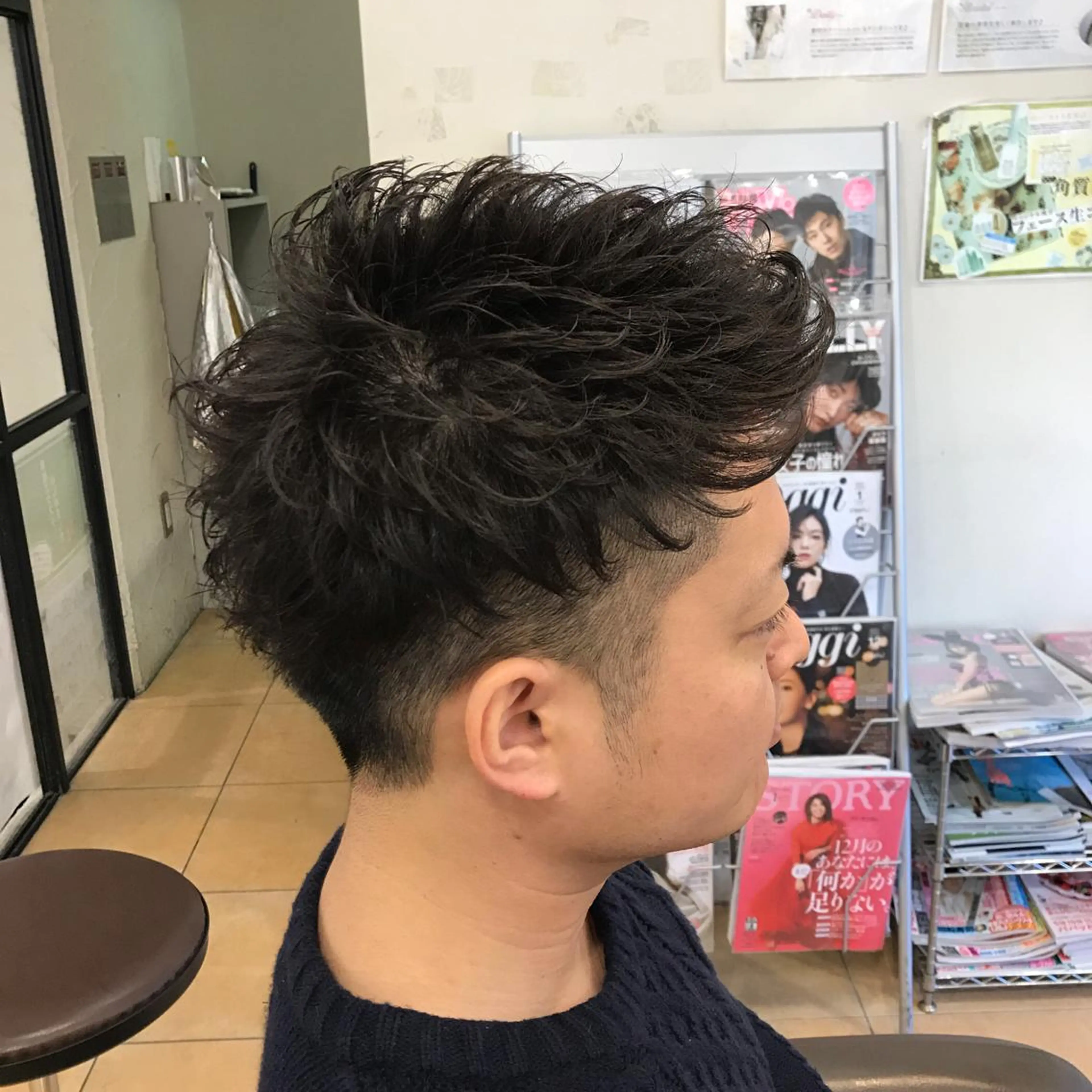 ショート パーマ メンズ 鍋島 拓真のヘアスタイル