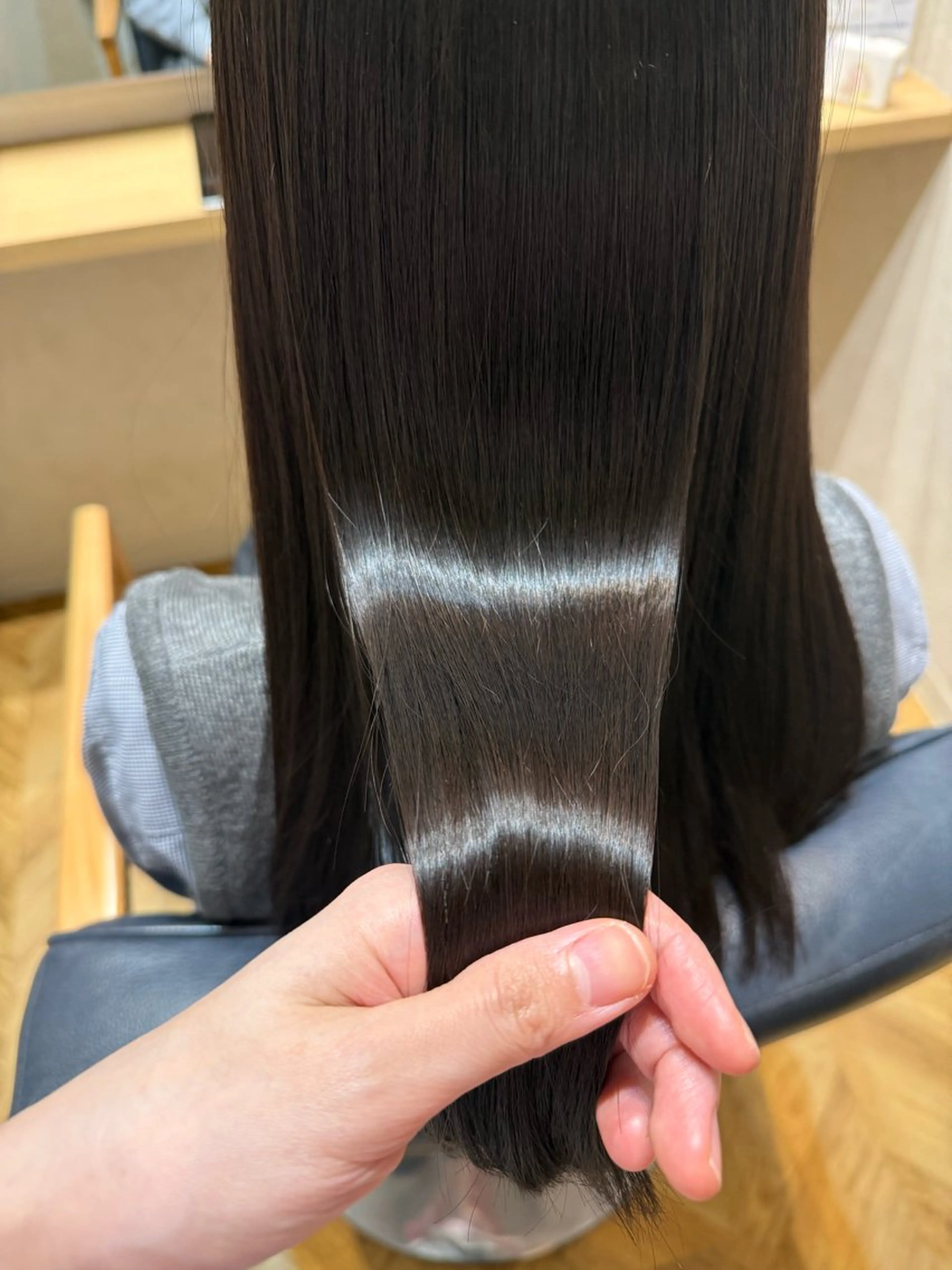 ミディアム カット 縮毛矯正 トリートメント newi まーぼーのヘアスタイル