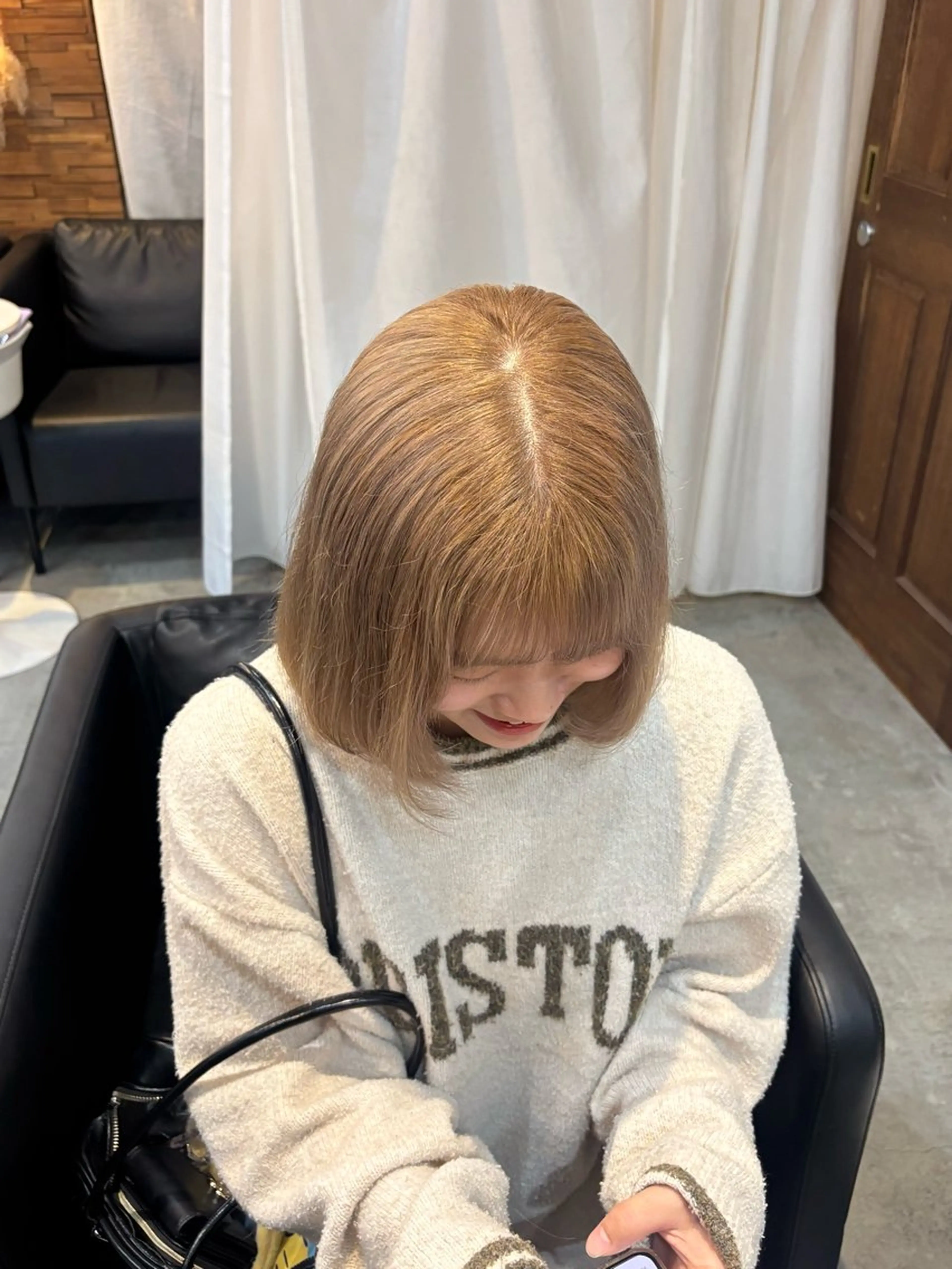ミディアム カラー ベージュカラー ブリーチ 透明感カラー ミルクティーベージュ カット ヘアカラー トリートメント ボブ/可愛いスタイル ⠀ゆらのヘアスタイル