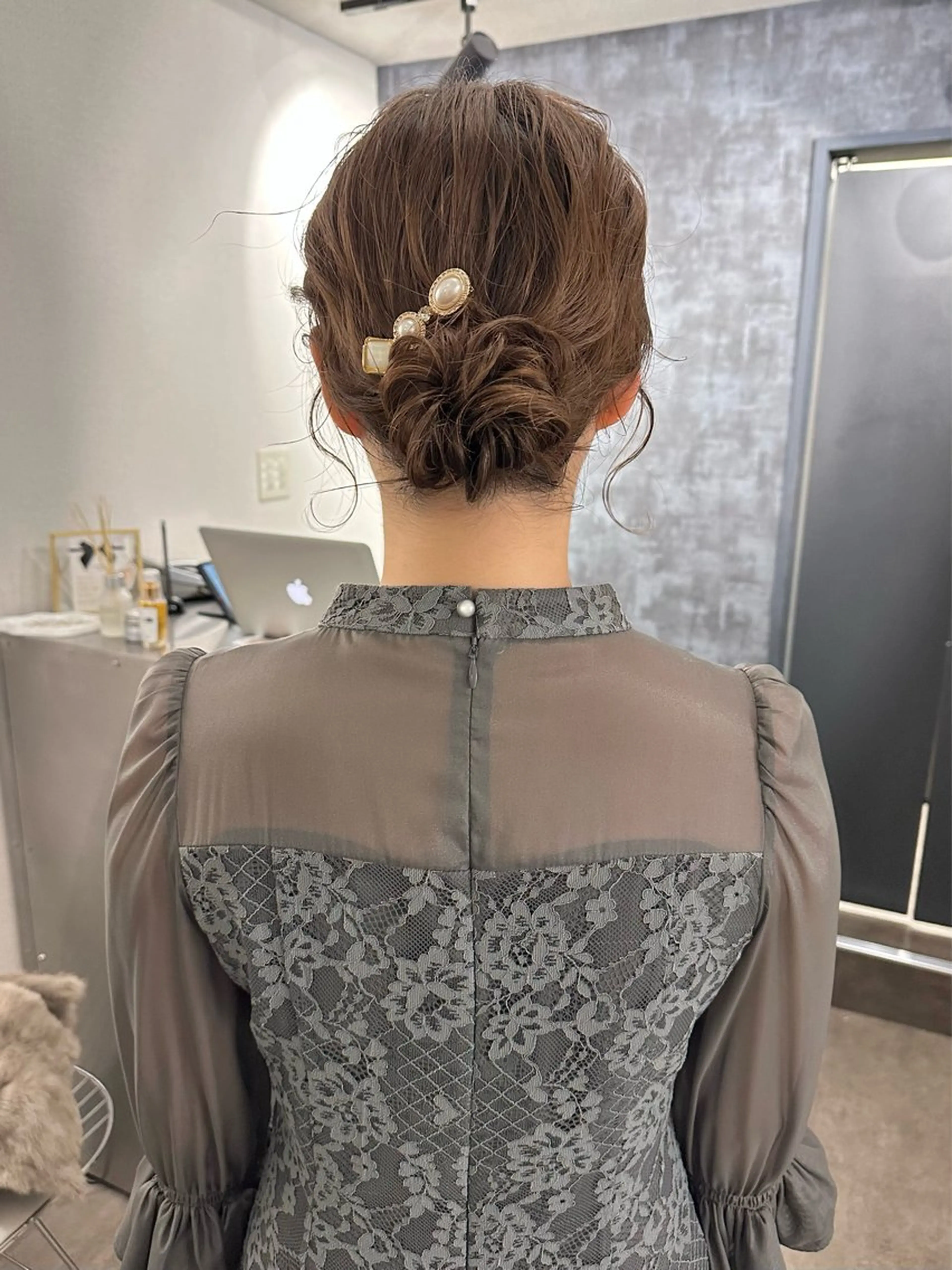 ミディアム ヘアアレンジ お団子ヘア カット ヘアセット レイヤーカット🪄 耳ツボ🎀Ayumiのヘアスタイル