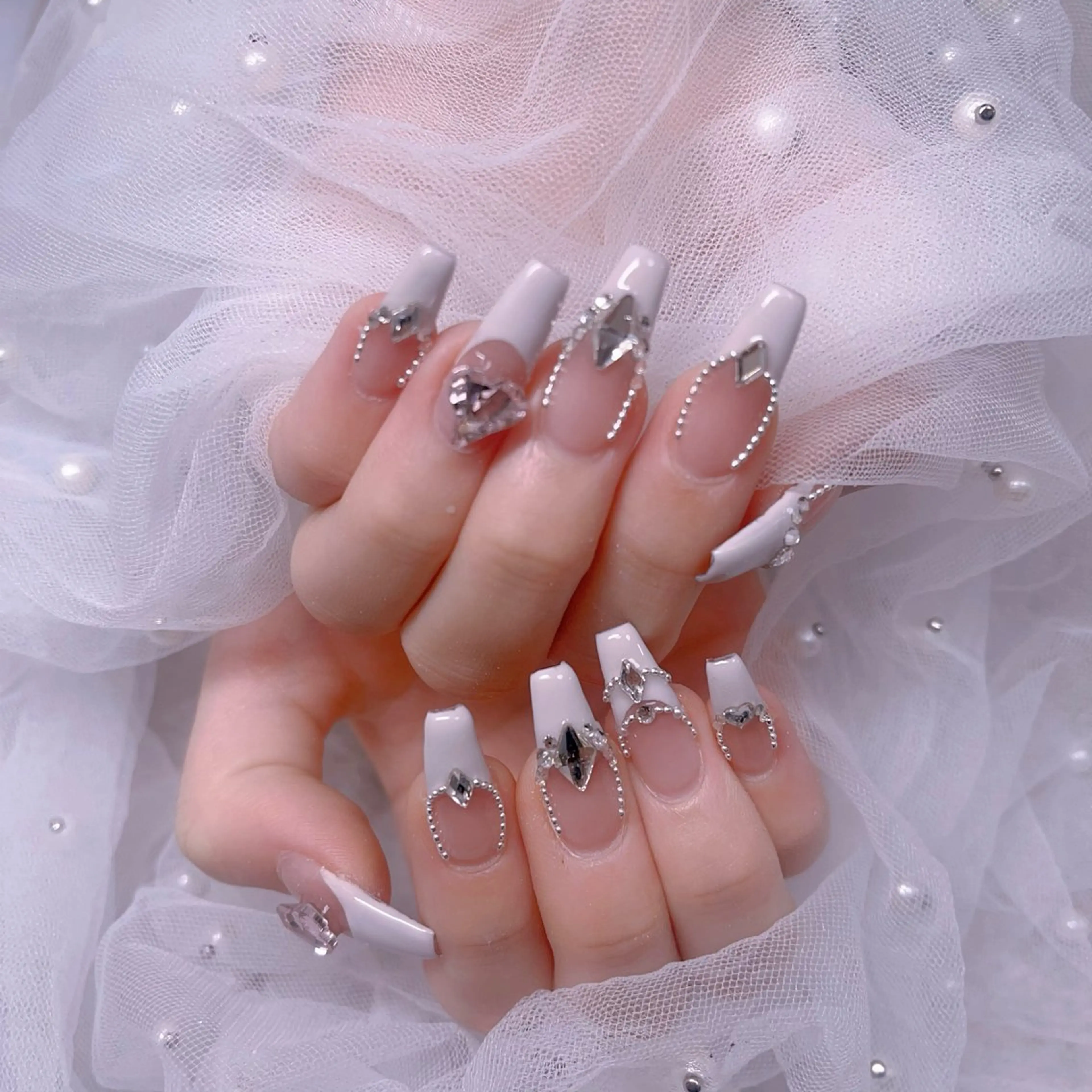 メンズ ネイル アートネイル フレンチネイル ジェルネイル キラキラネイル パラジェル Bloom スカルプ専門店のネイルデザイン