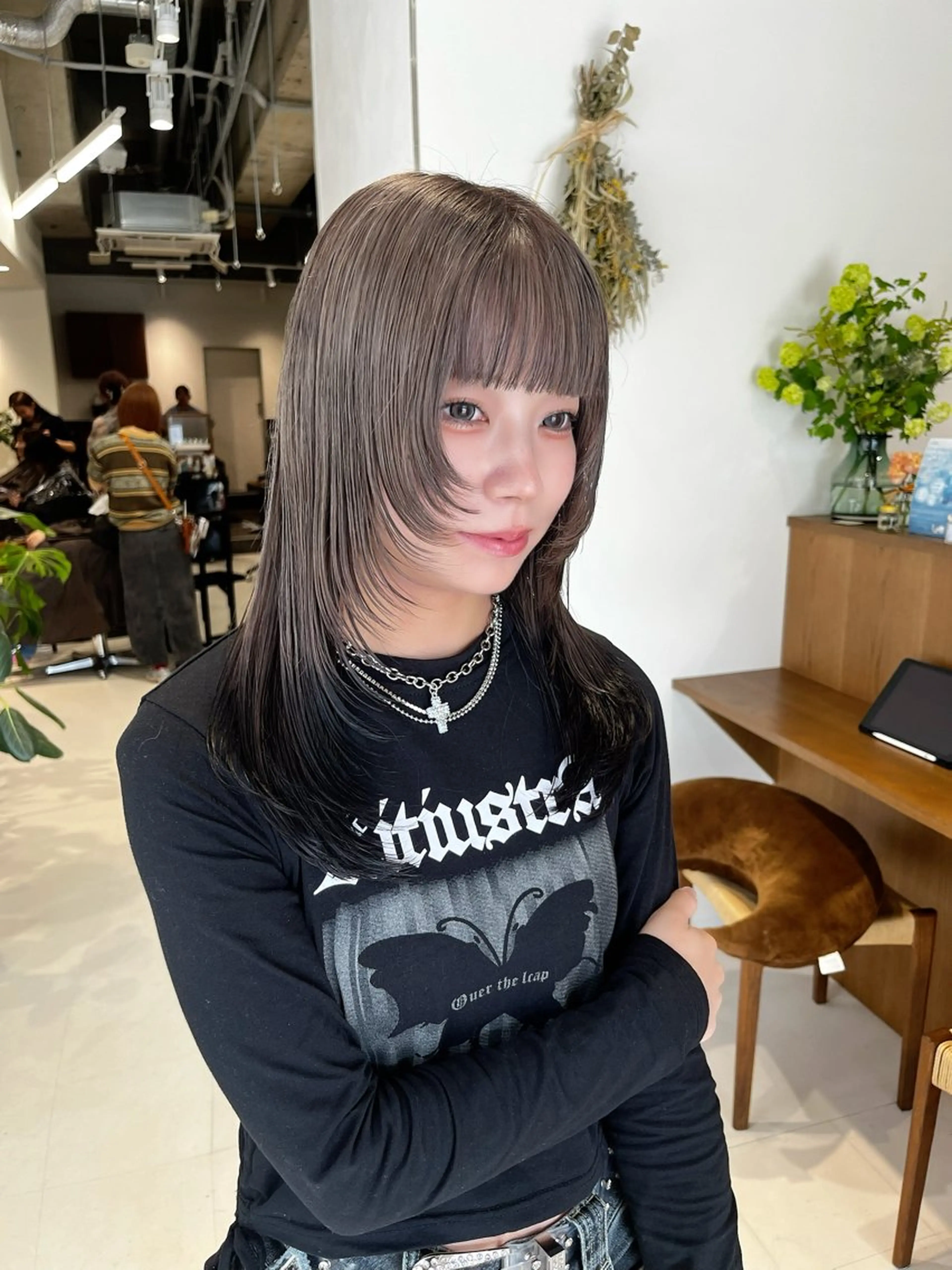 ミディアム カラー 顔まわりレイヤー レイヤーカット カット ヘアカラー トリートメント レイヤーカット/ブラ ウンカラー/河野凜のヘアスタイル