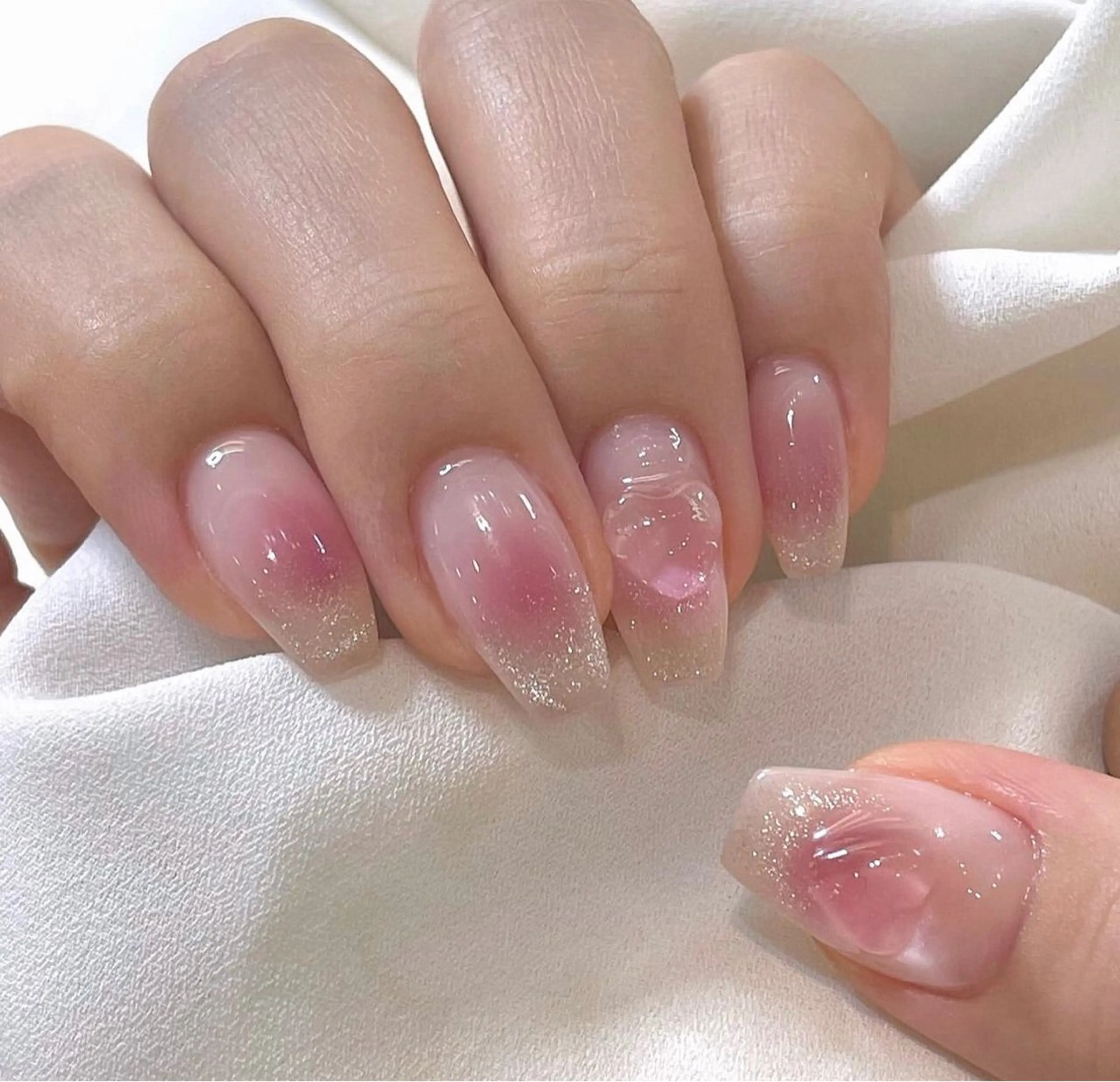 2023IG大人気チークネイル6980(ソフトジェルオフ無料)の写真