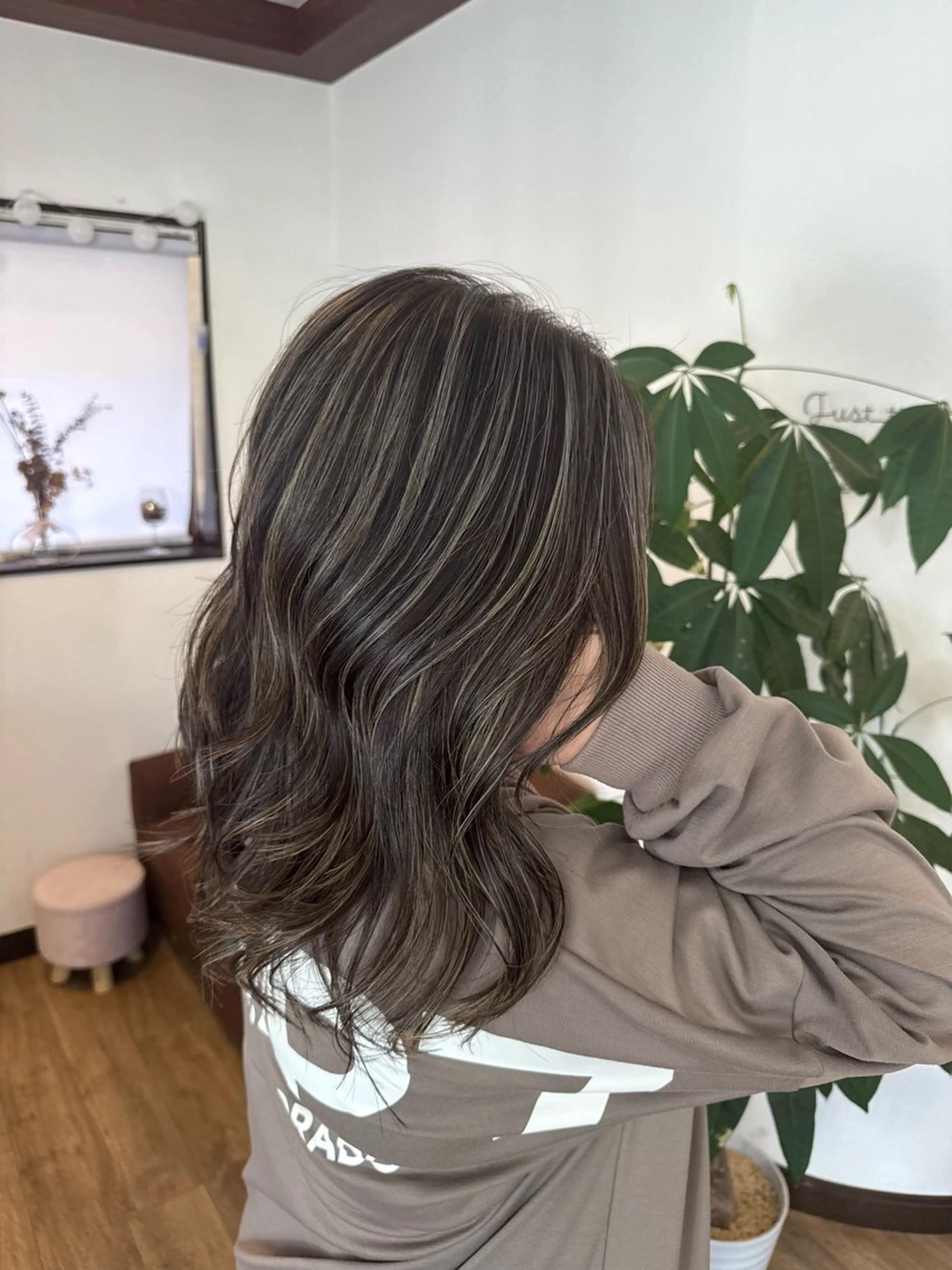 セミロング カラー ハイライトカラー ハイライト カット ヘアカラー トリートメント 透明感/ハイライト 🌺MOMOKAのヘアスタイル