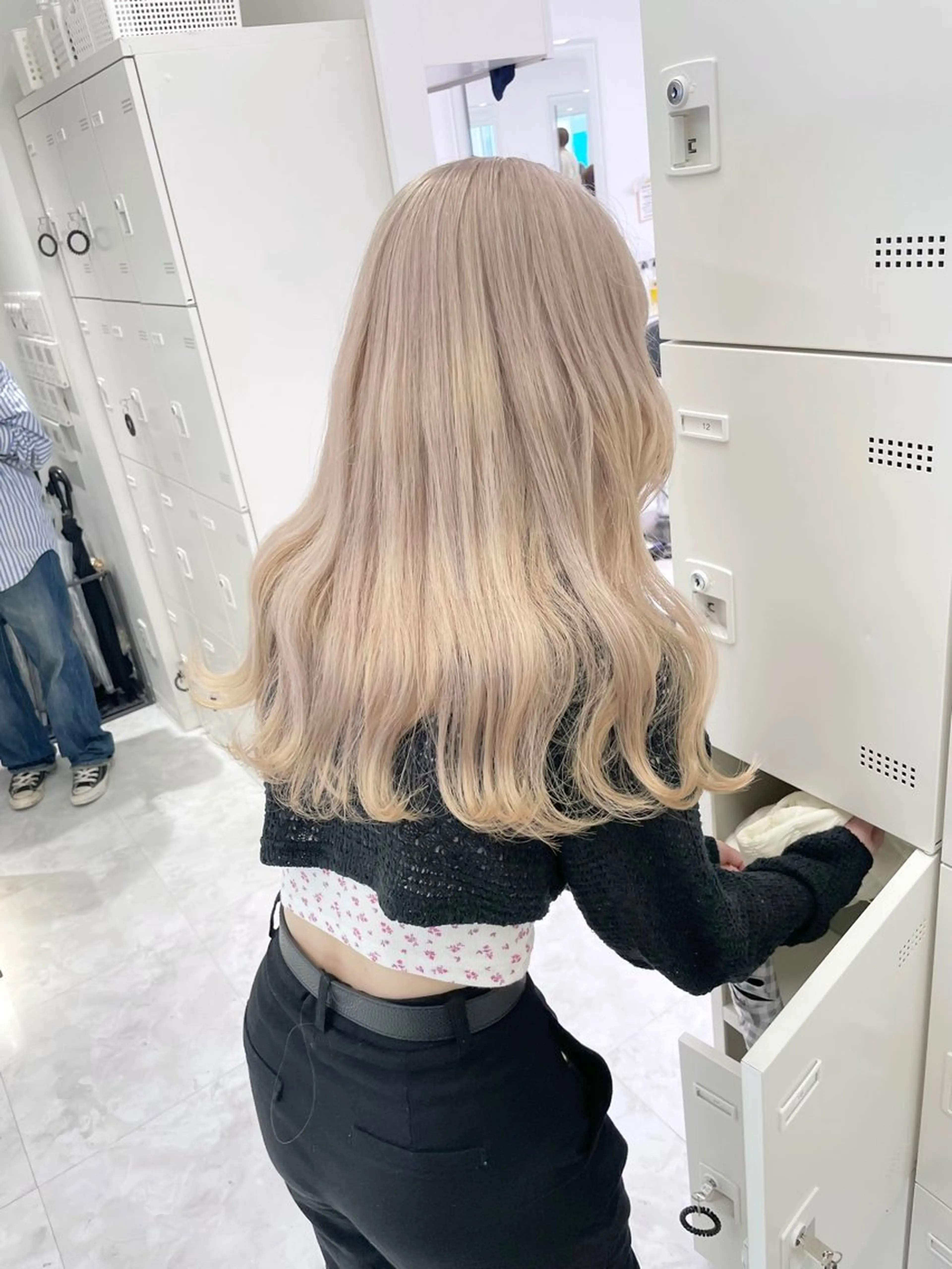 セミロング カラー ヘアカラー 🤍💕ブリーチカラ ーAyaka💕🤍のヘアスタイル