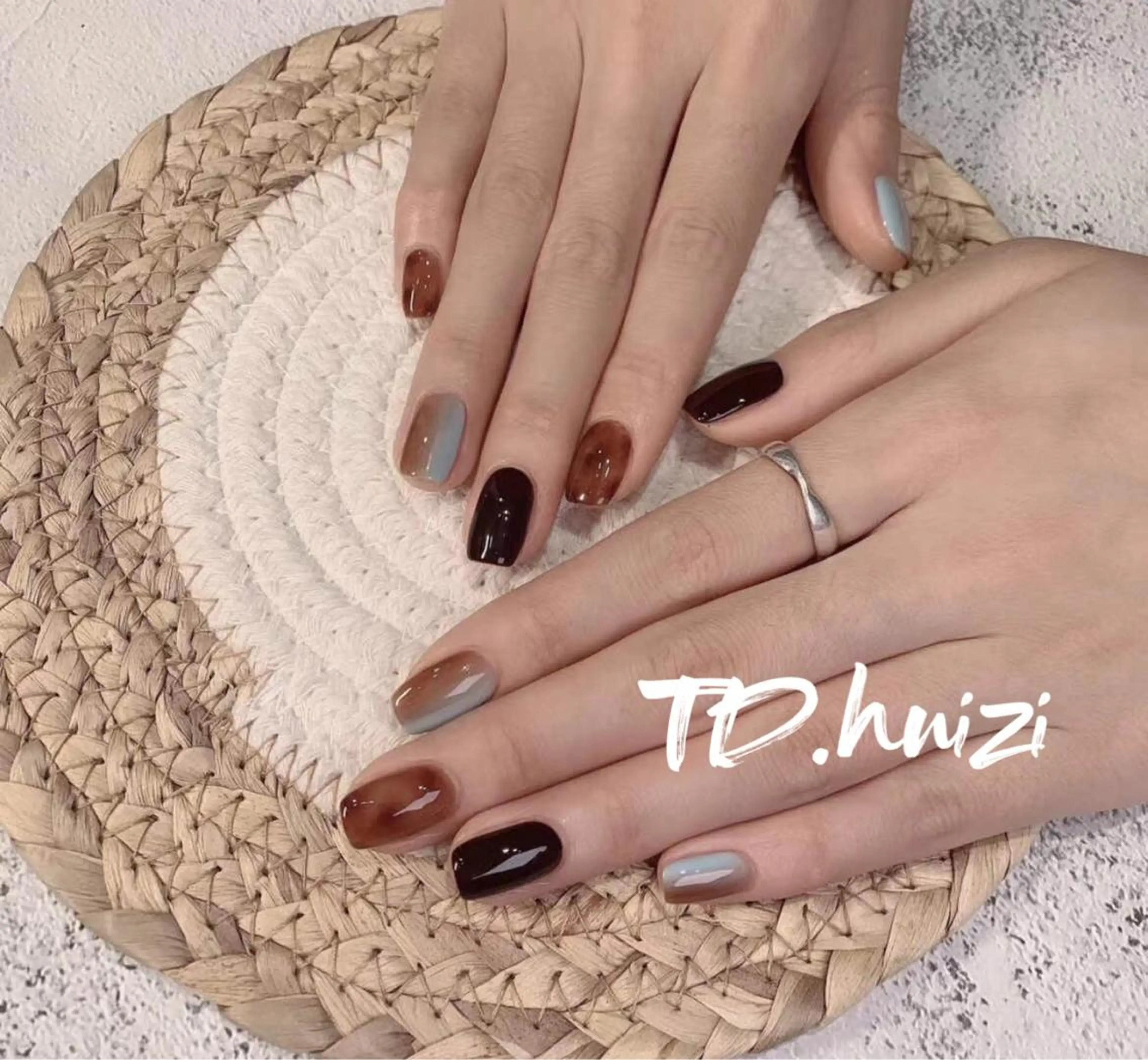 ミディアム めぐみのネイルサロン スタッフ練習のネイルデザイン