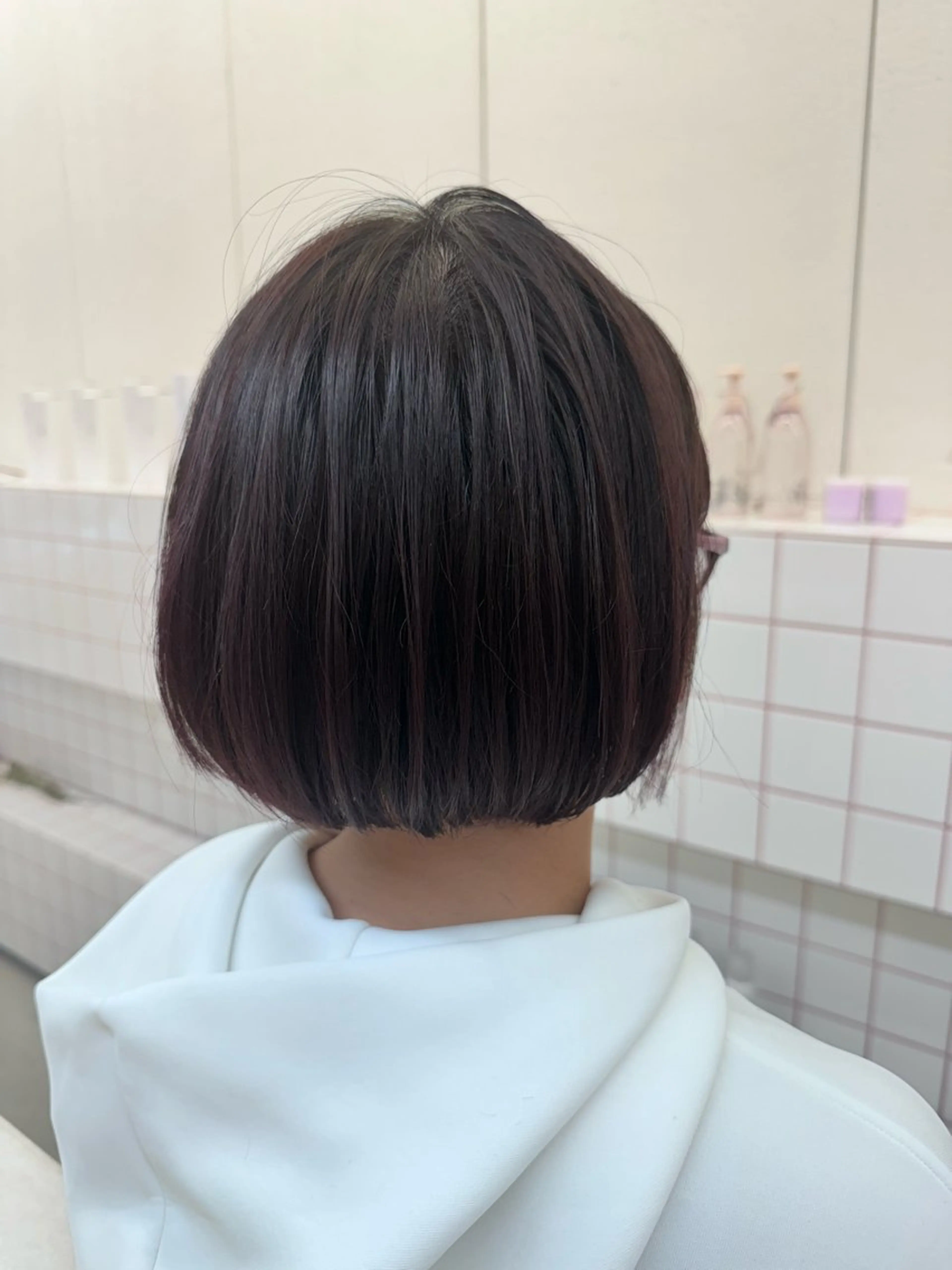 ショート カラー ブリーチ ボブ 花見 亜沙美のヘアスタイル