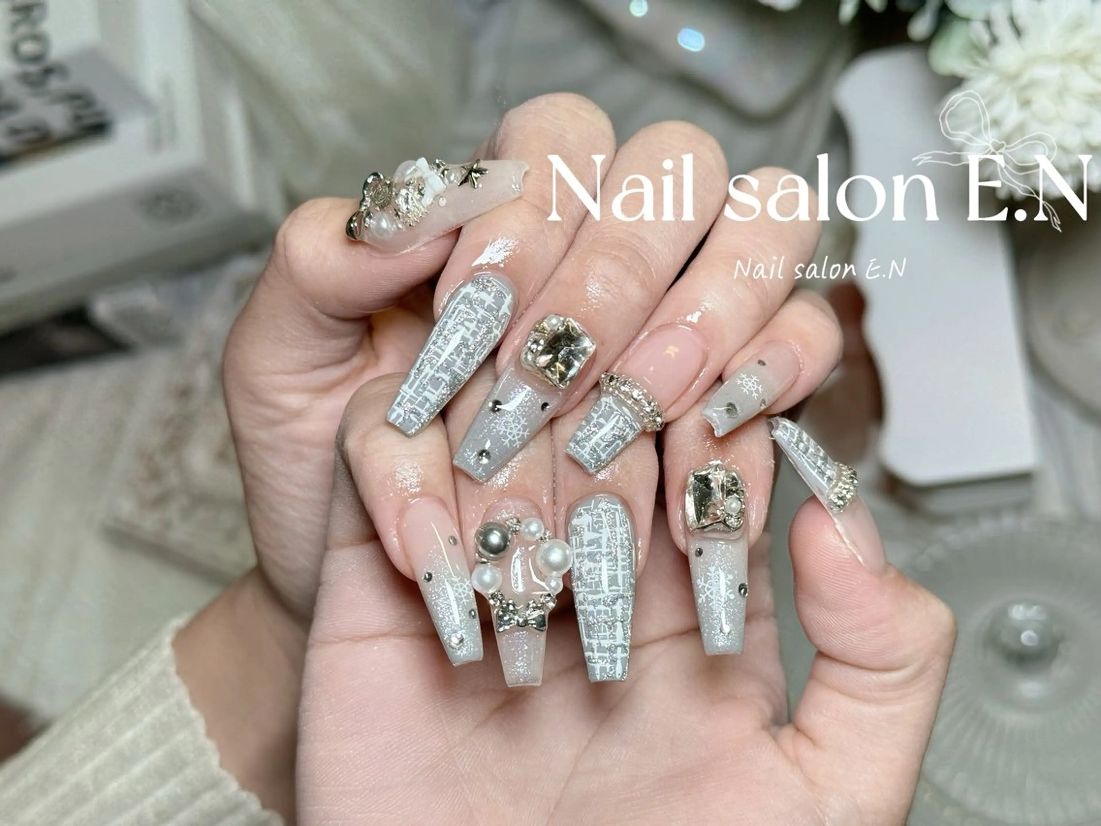 ネイル アートネイル オーロラネイル ブラウン クリアネイル フレンチネイル ハンドネイル E.N🦋 長さ出し/持ち込みのネイルデザイン