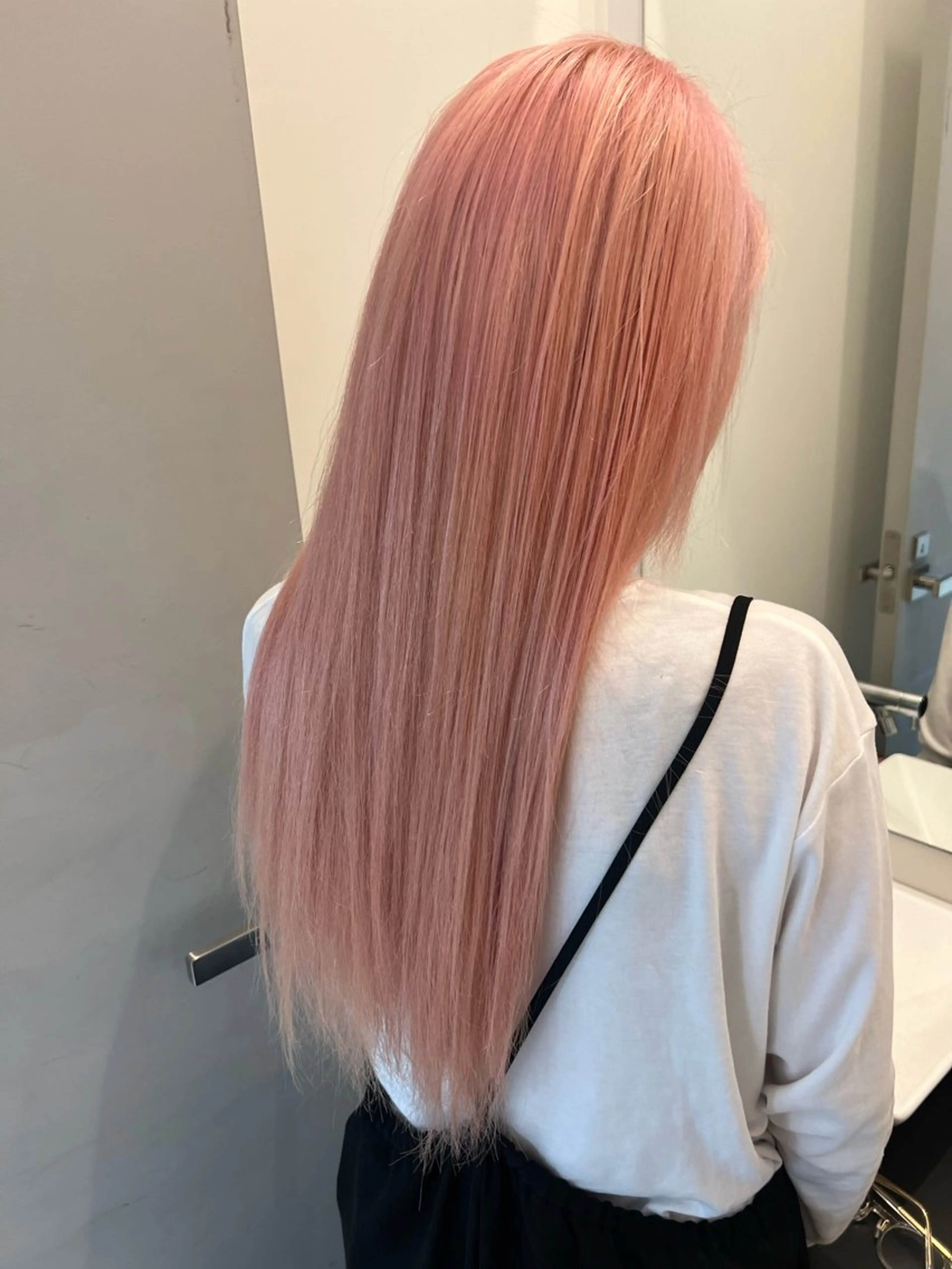 ロング カラー ブリーチ ピンクカラー ヘアカラー 吉沢遣人/レイヤー 艶カラー/抜け感のヘアスタイル