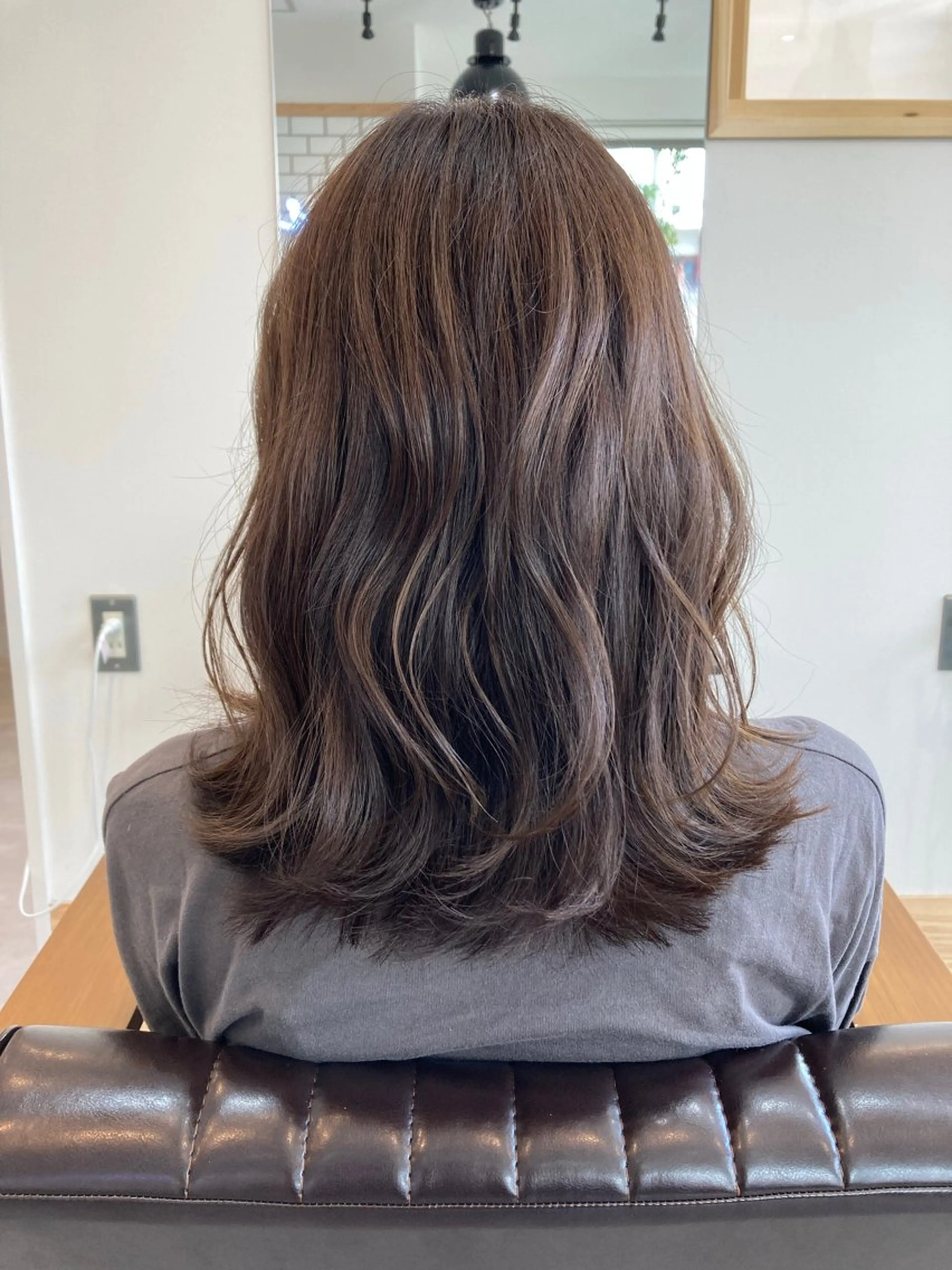 セミロング カラー 今谷 莉夏子のヘアスタイル