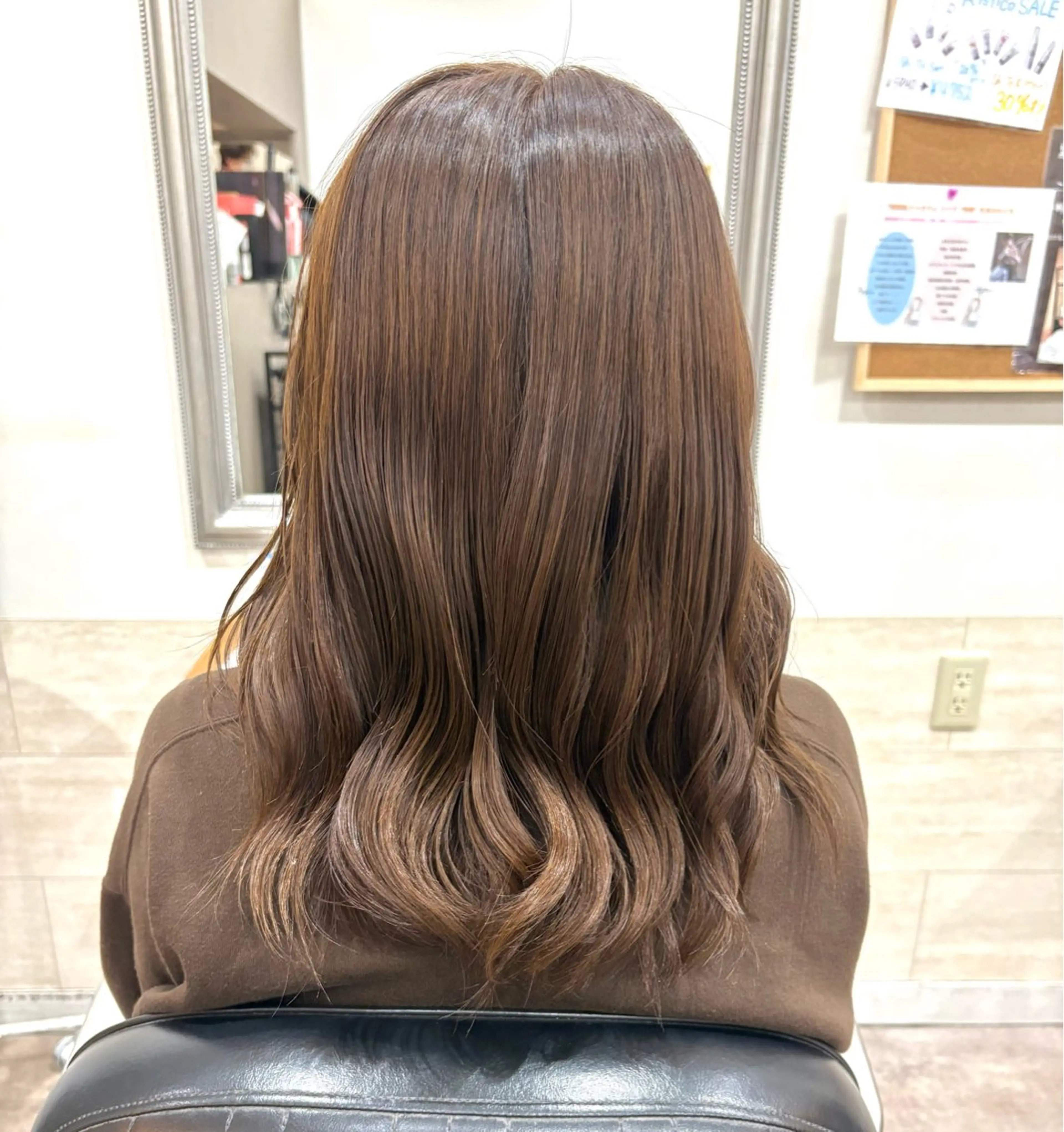 ミディアム カラー 堀川 希歩のヘアスタイル