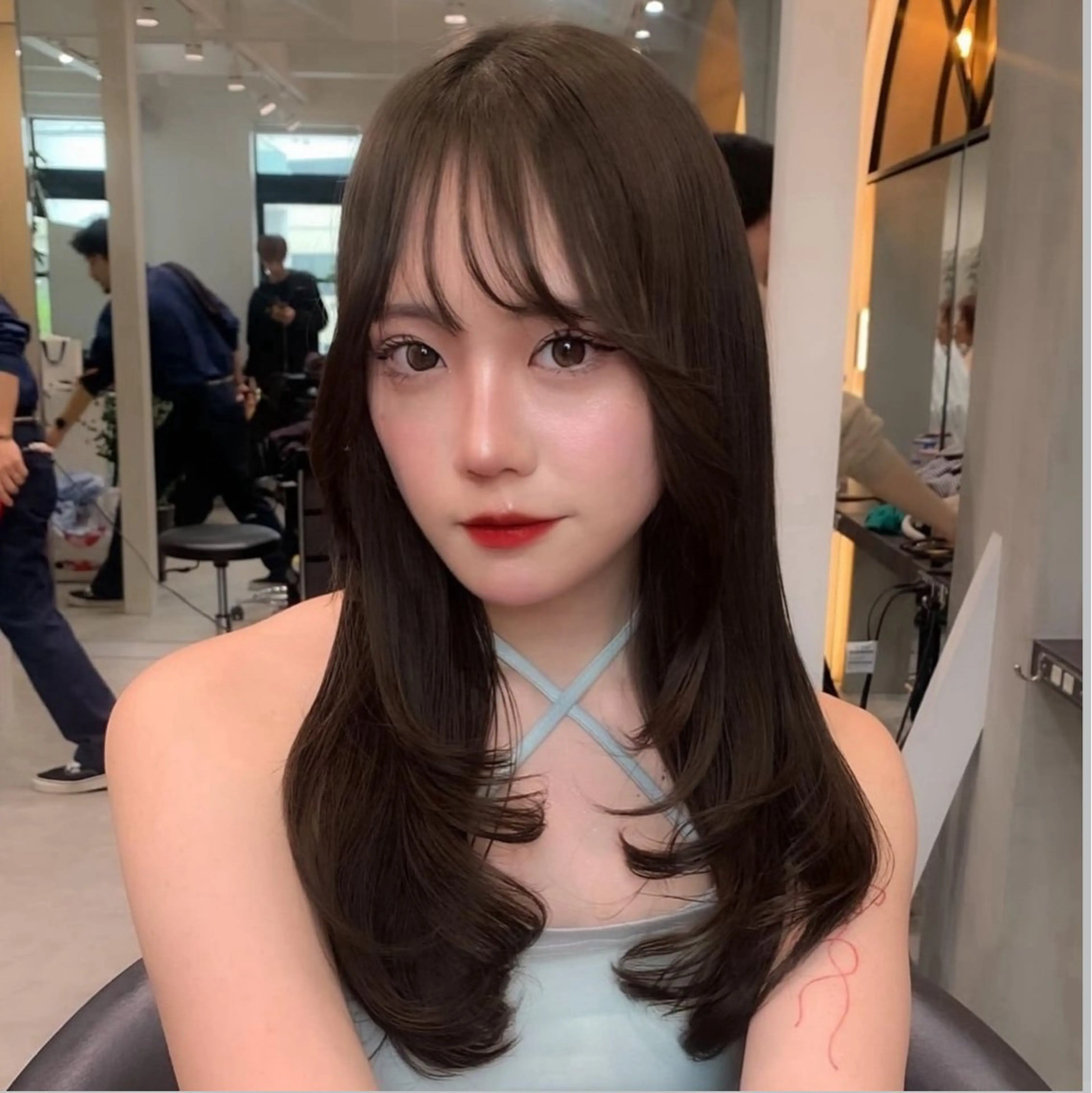 ミディアム 顔周りカット 韓国風ヘア 小顔カット カット ヘアカラー トリートメント 🤍aimi🤍 ウルフ/韓国ヘアのヘアスタイル