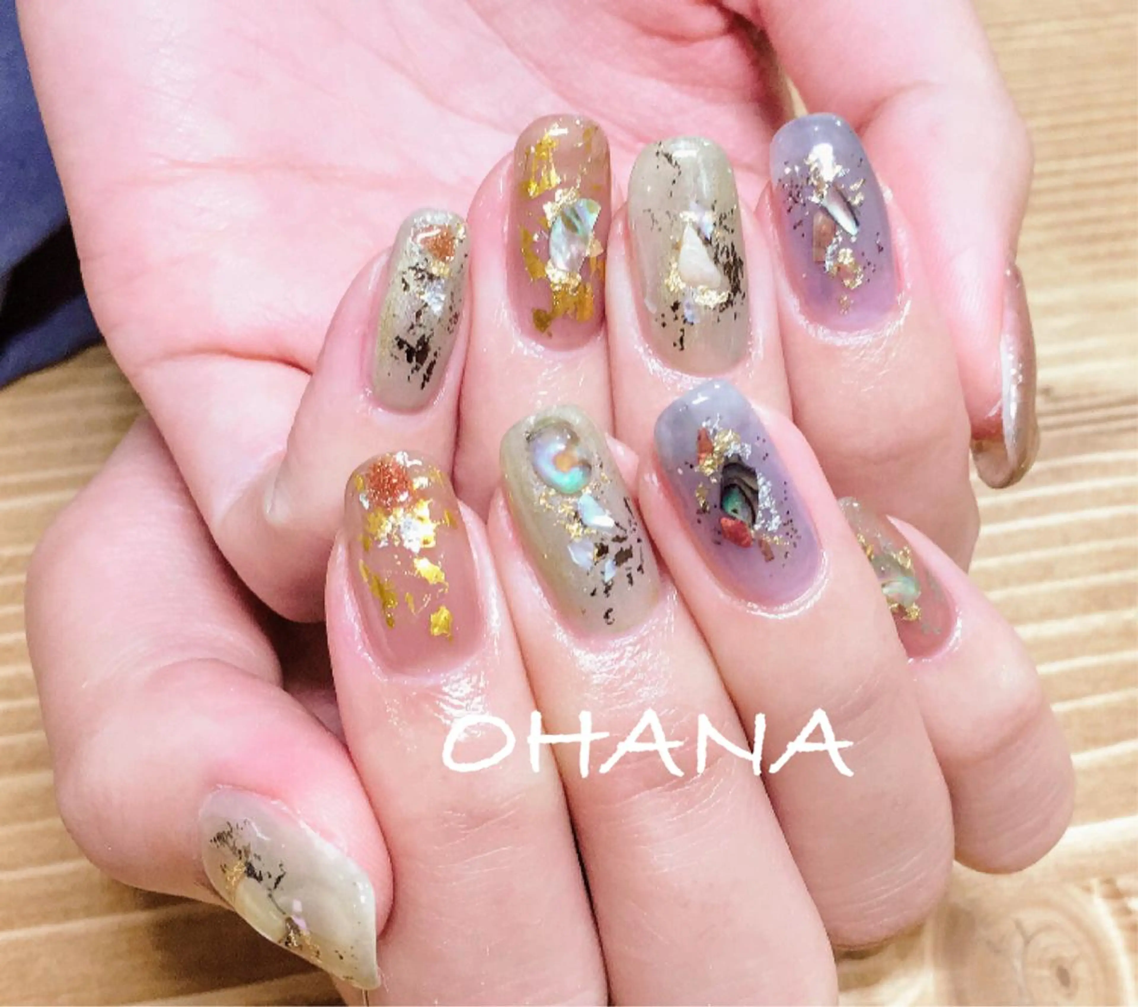 ネイル べっ甲ネイル フットネイル ラメ(グリッター) ラメグラデーション マグネットネイル nailroom OHANA🌴のネイルデザイン