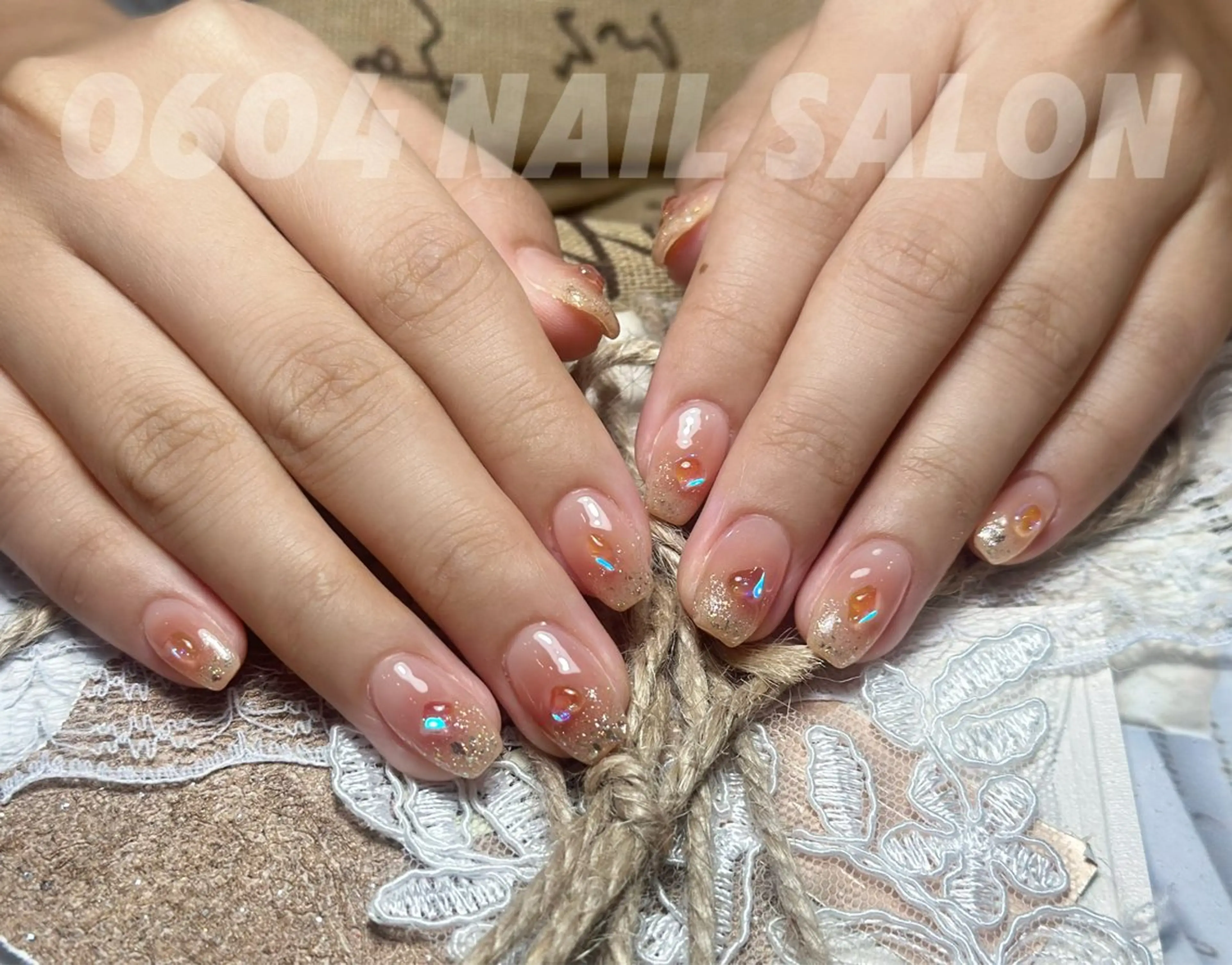 ネイル オーロラネイル チークネイル キラキラネイル ストーンネイル ishiro 🍂のネイルデザイン