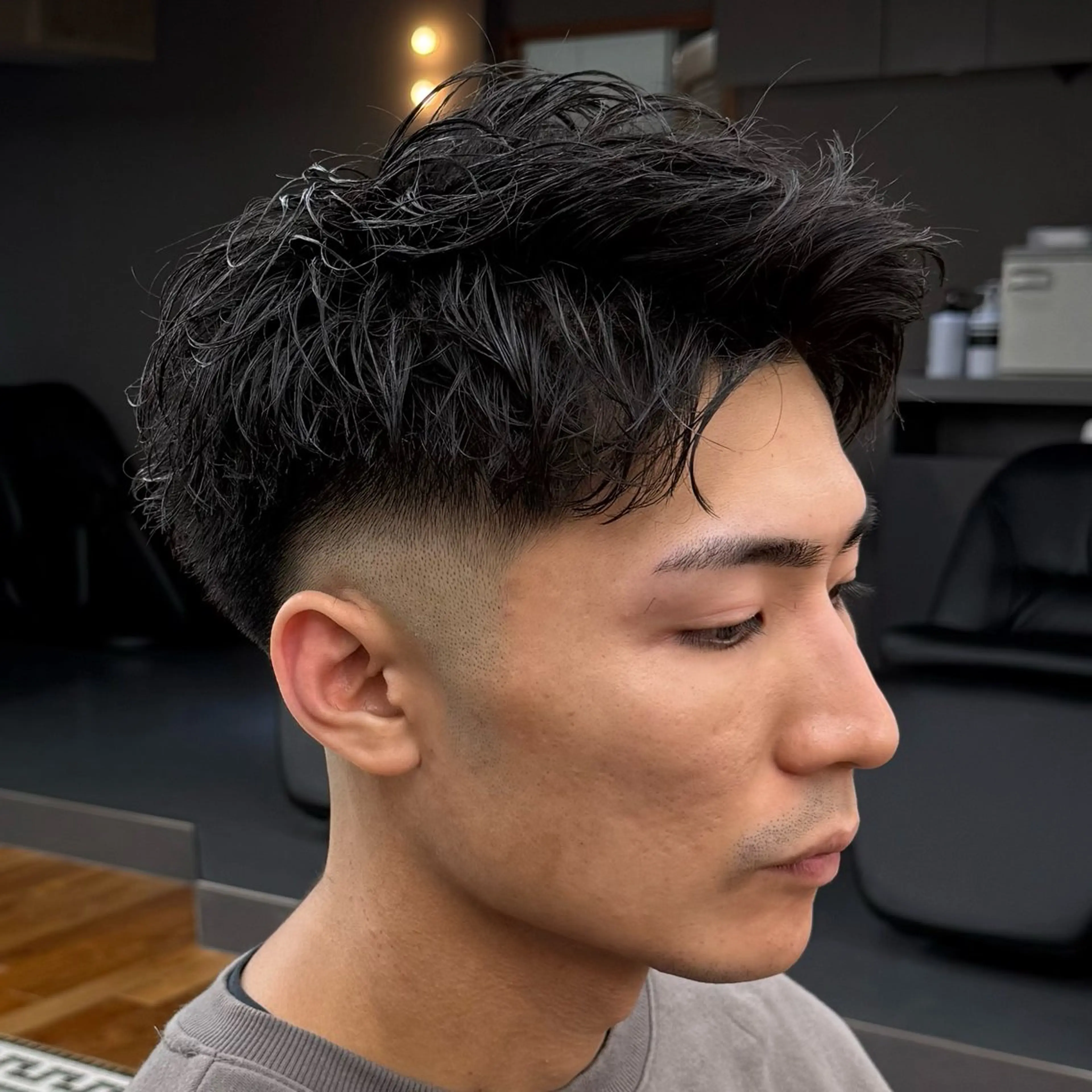 ショート メンズ アップバング フェードカット スキンフェード ショートヘア カット メンズカット✂️ スキンフェード伊藤陸のヘアスタイル