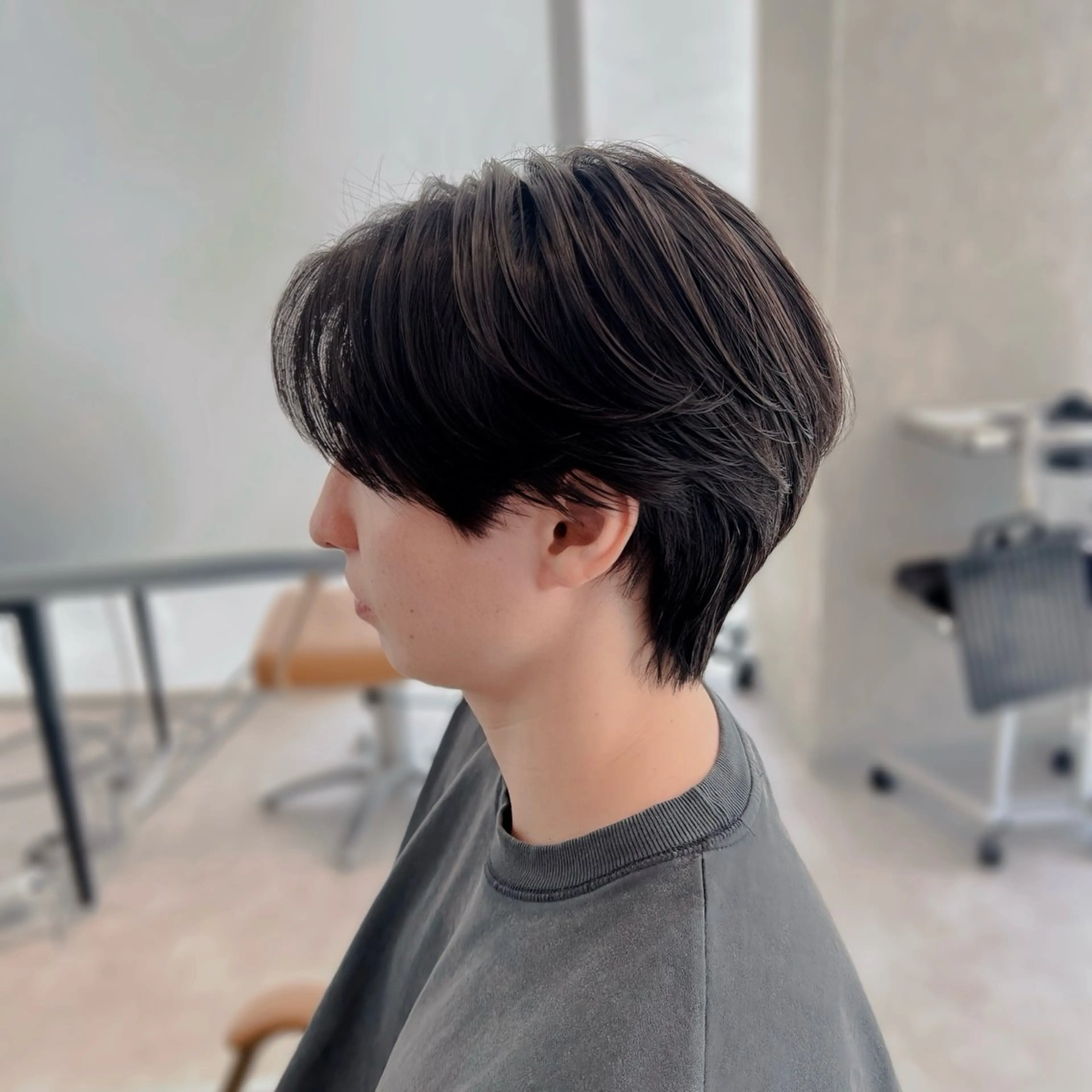 ミディアム メンズ センターパート フェザー/ゆるふわ パーマ/鐘ヶ江 航青のヘアスタイル