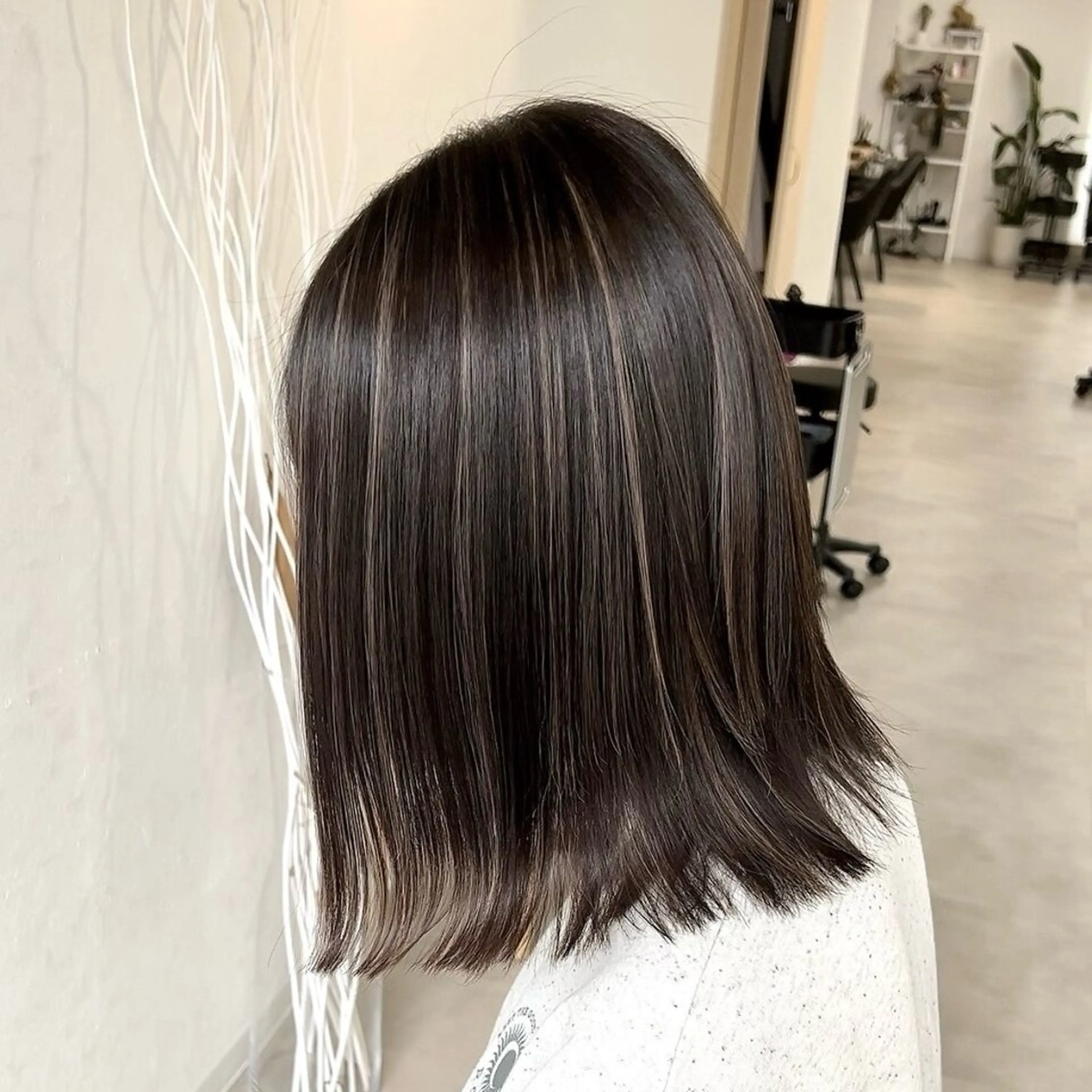 ミディアム カラー ハイライトカラー ハイライト 艶カラー/レイヤー/ ハイトーン/まなみのヘアスタイル