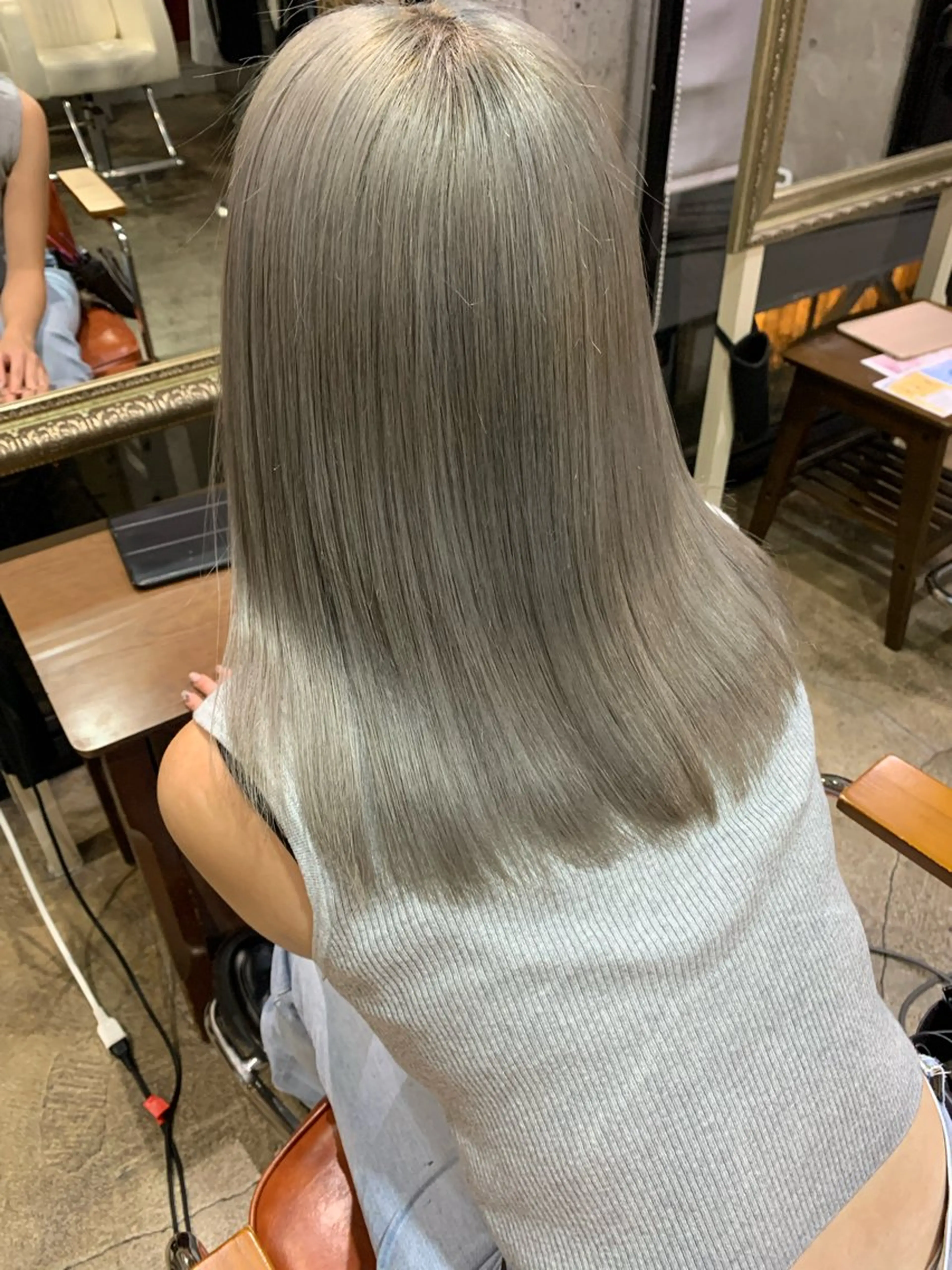 ❣️暗染、縮毛矯正履歴などがある方におすすめ❣️ブリーチ2回コース＋毛髪内部補修トリートメント🫧の写真