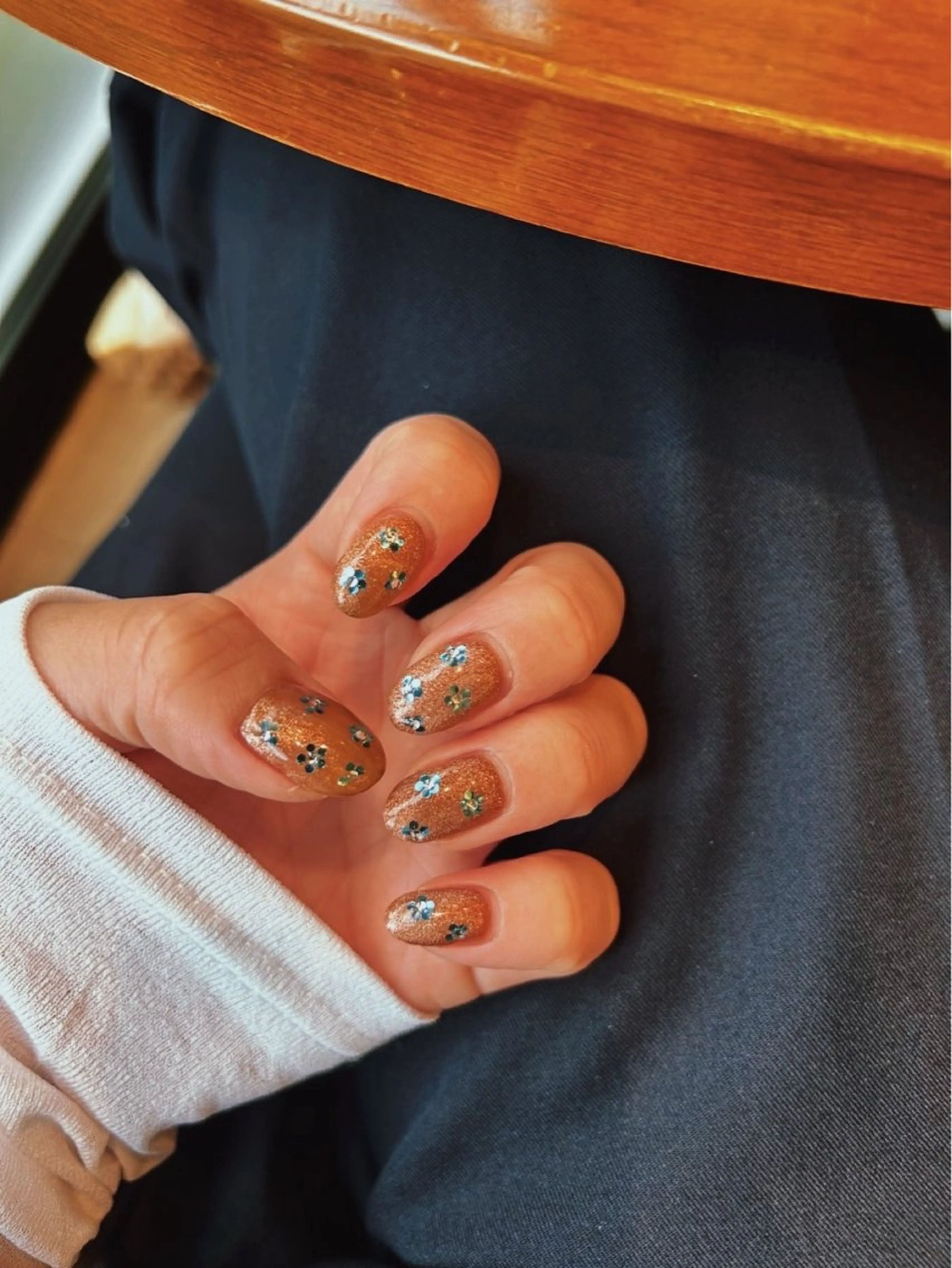 ネイル ブルー ブラウン フラワーネイル マグネットネイル シンプルネイル cres nail（スクールW内）所属・Sei ｜ cres nailのネイルデザイン